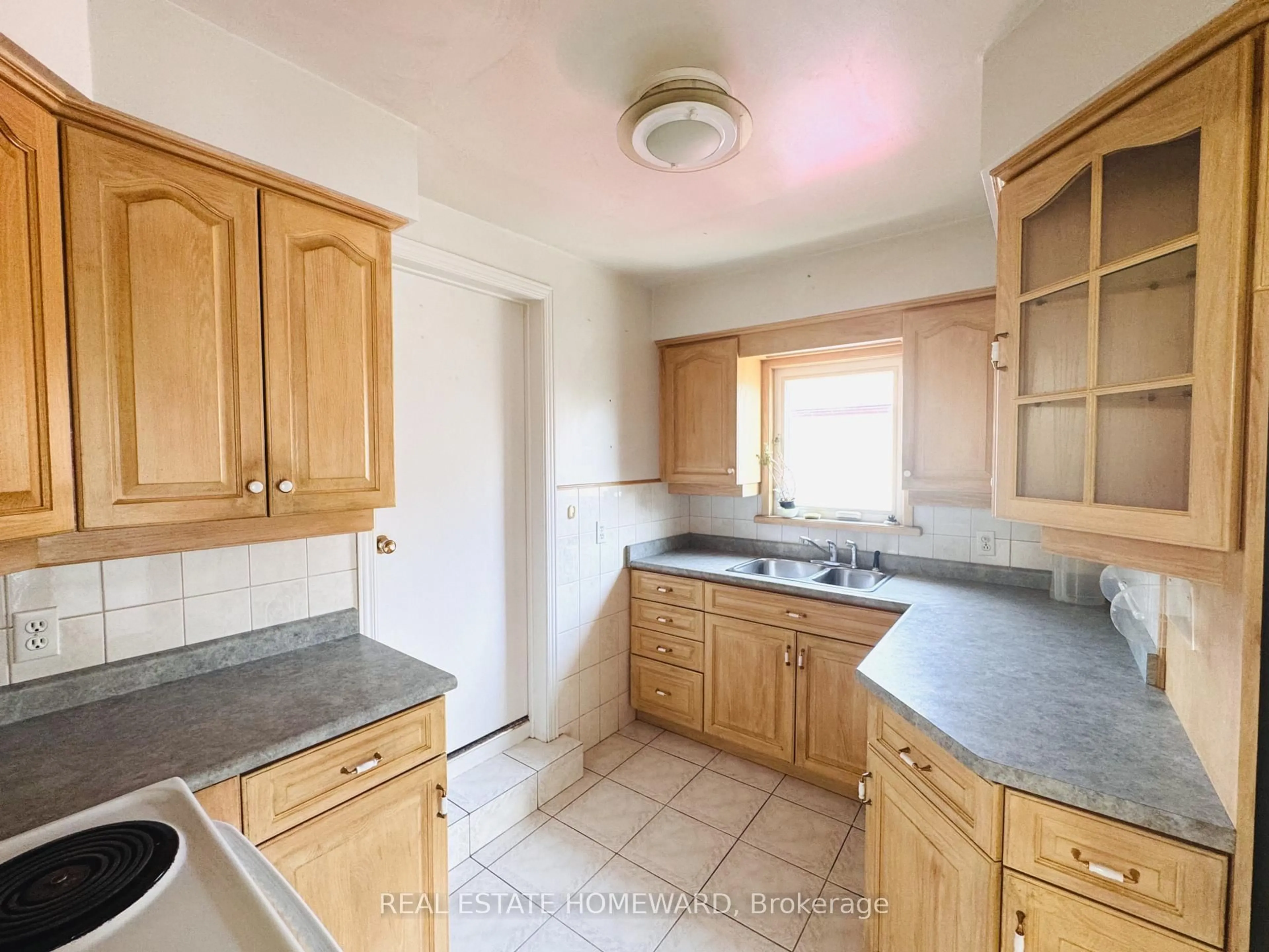 Standard kitchen, unknown for 45 Commonwealth Ave, Toronto Ontario M1K 4K1