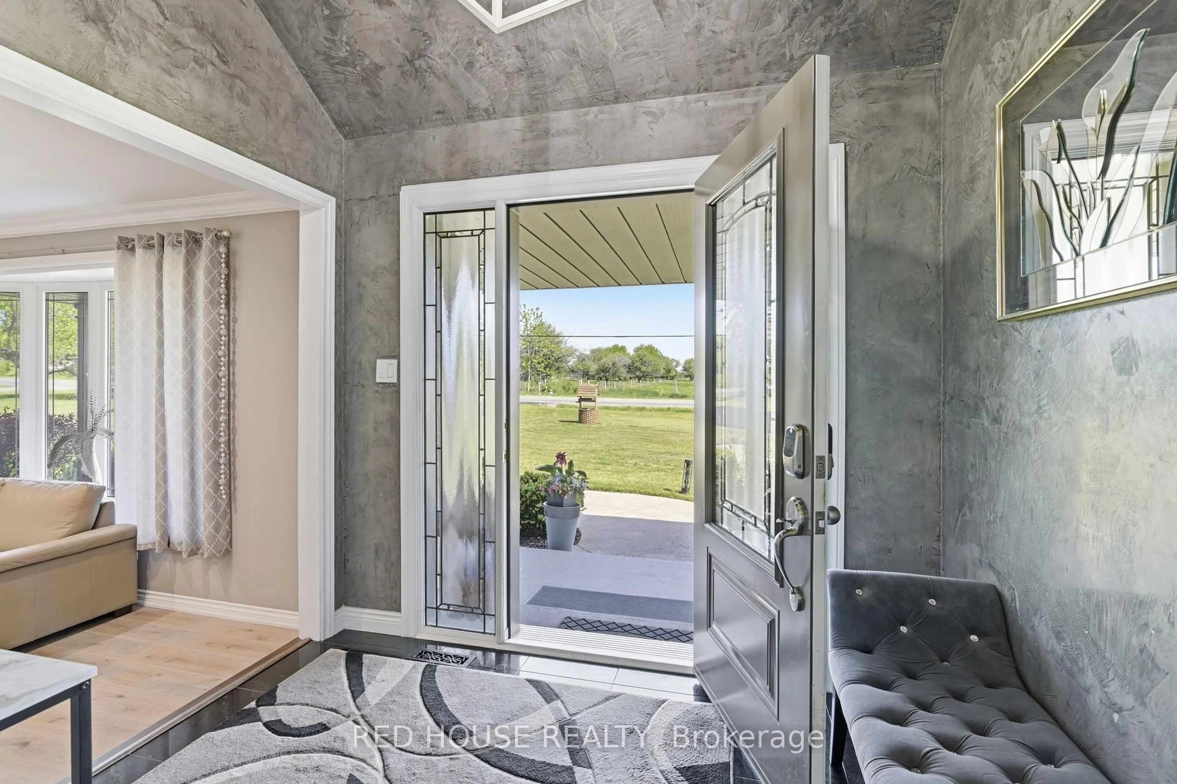 Indoor entryway for 875 Brawley Rd, Whitby Ontario L0B 1A0