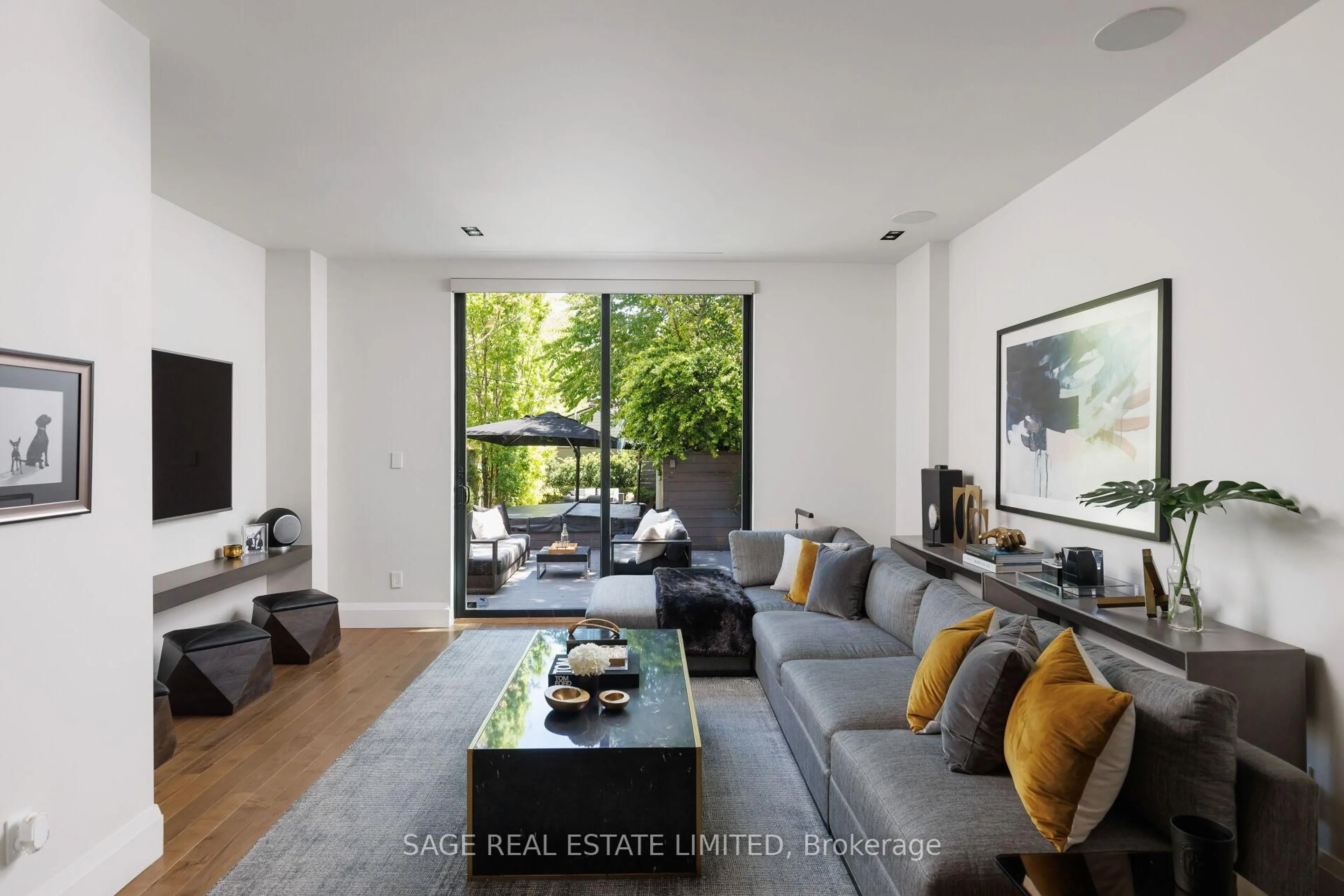 Living room with furniture, unknown for 979 Broadview Ave, Toronto Ontario M4K 2R9