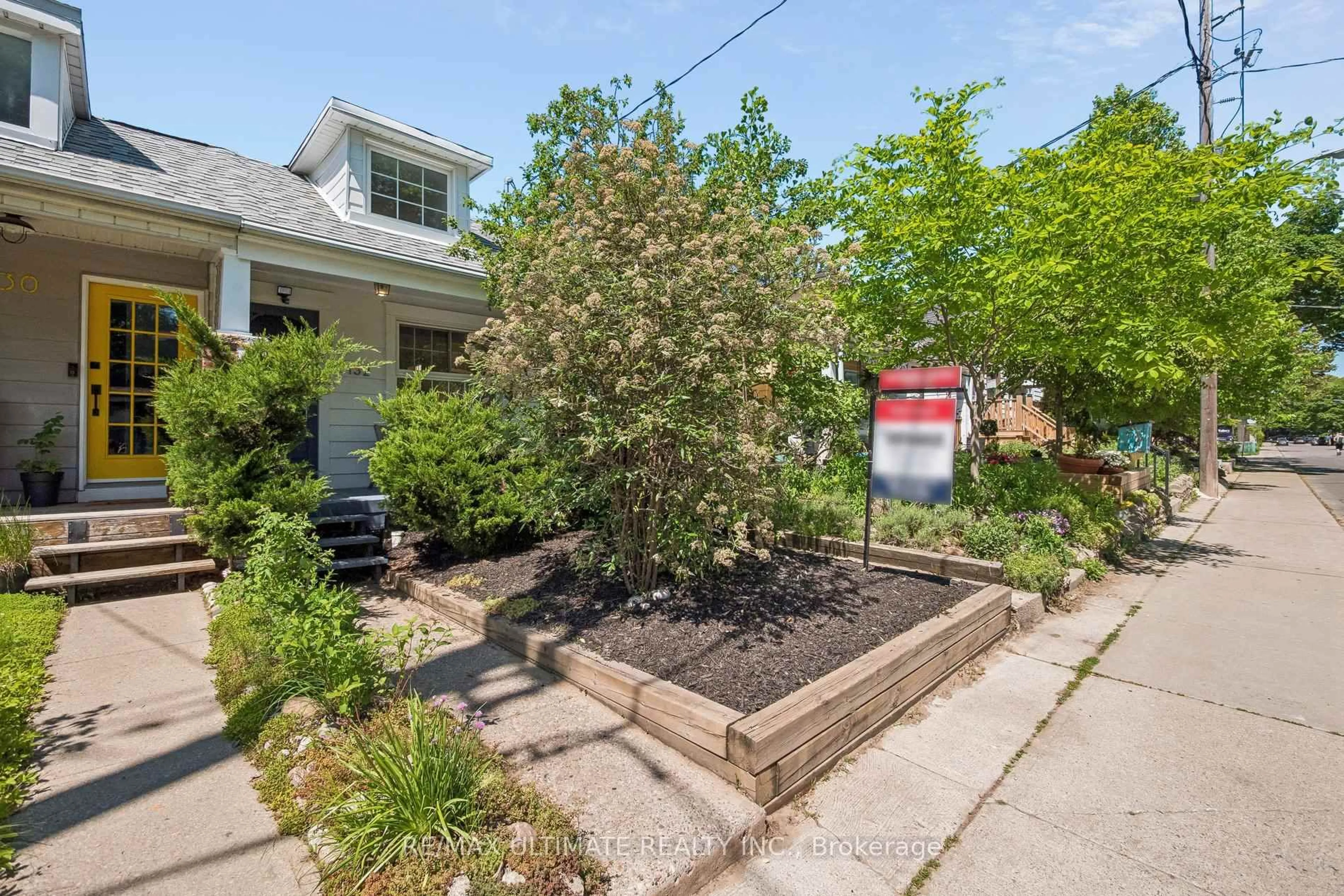 Unknown for 132 Hanson St, Toronto Ontario M4C 1A4