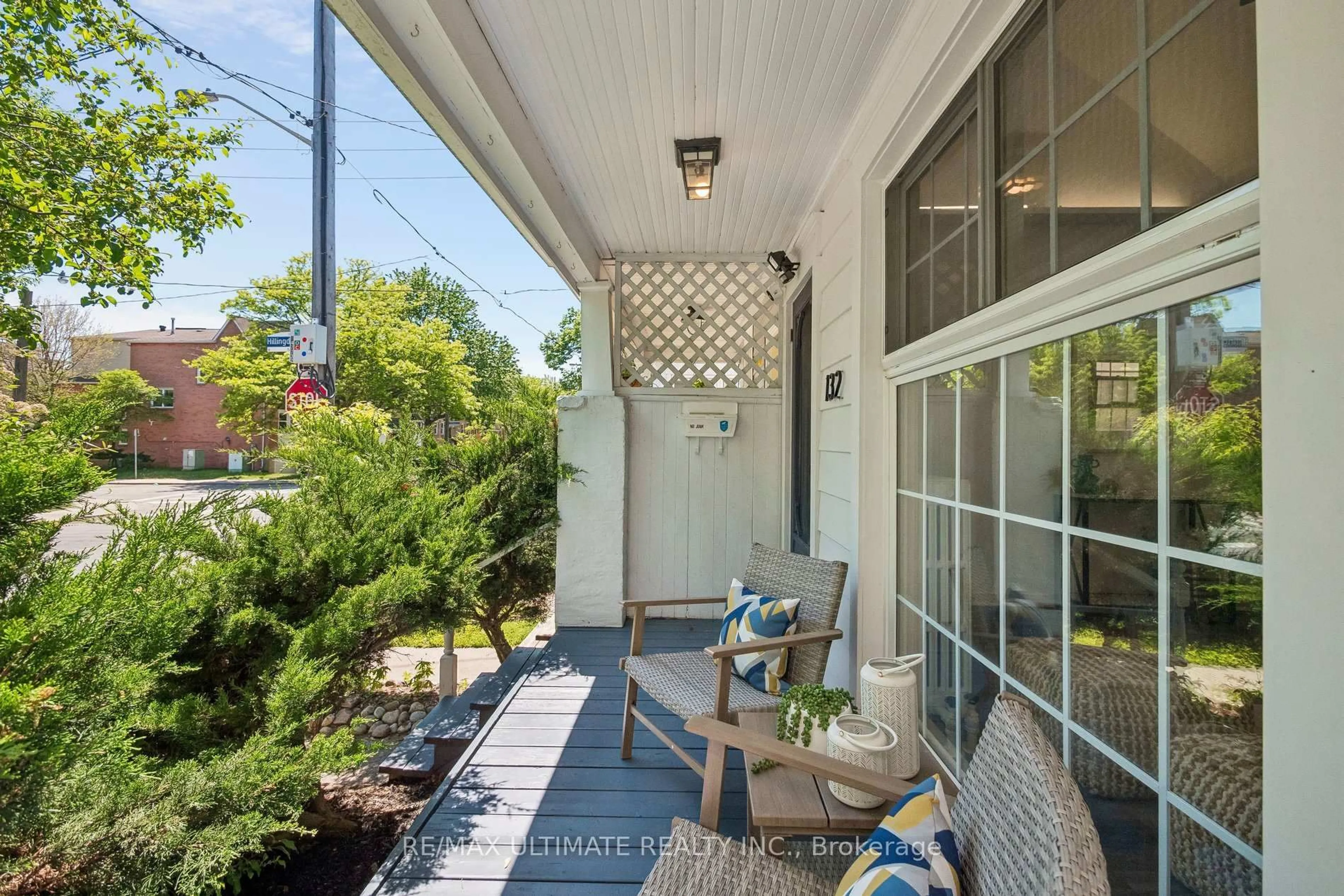 Patio, street for 132 Hanson St, Toronto Ontario M4C 1A4