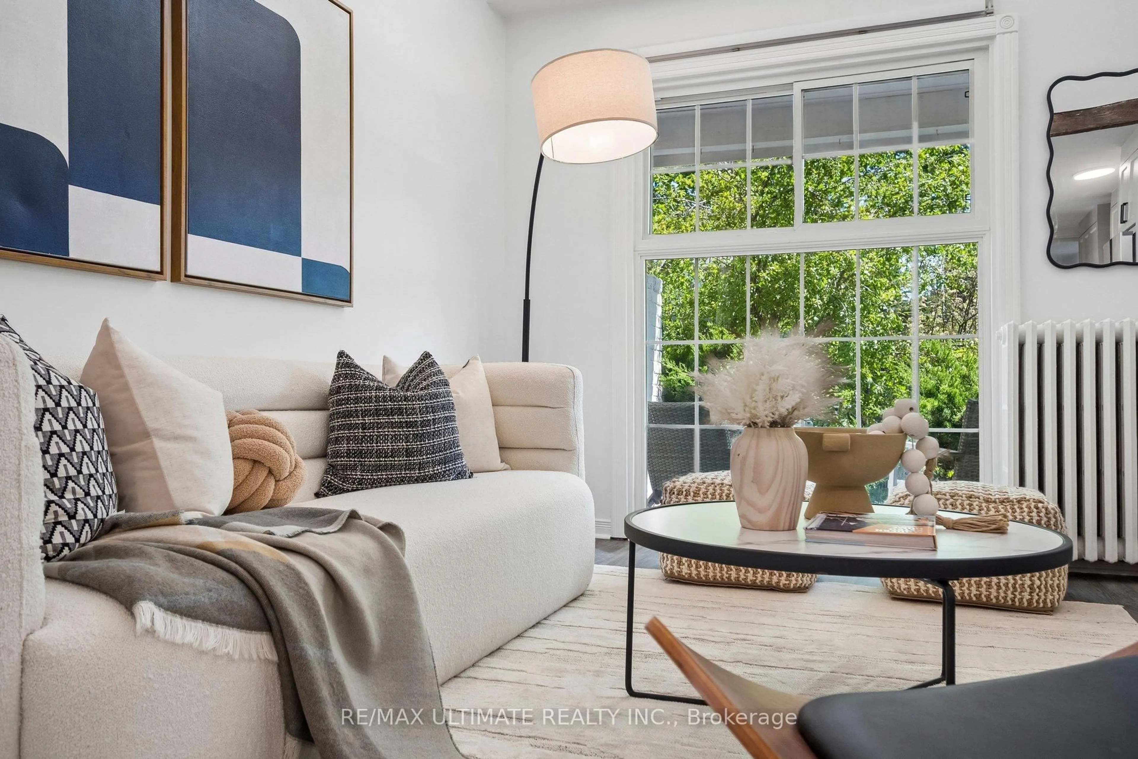 Living room with furniture, unknown for 132 Hanson St, Toronto Ontario M4C 1A4