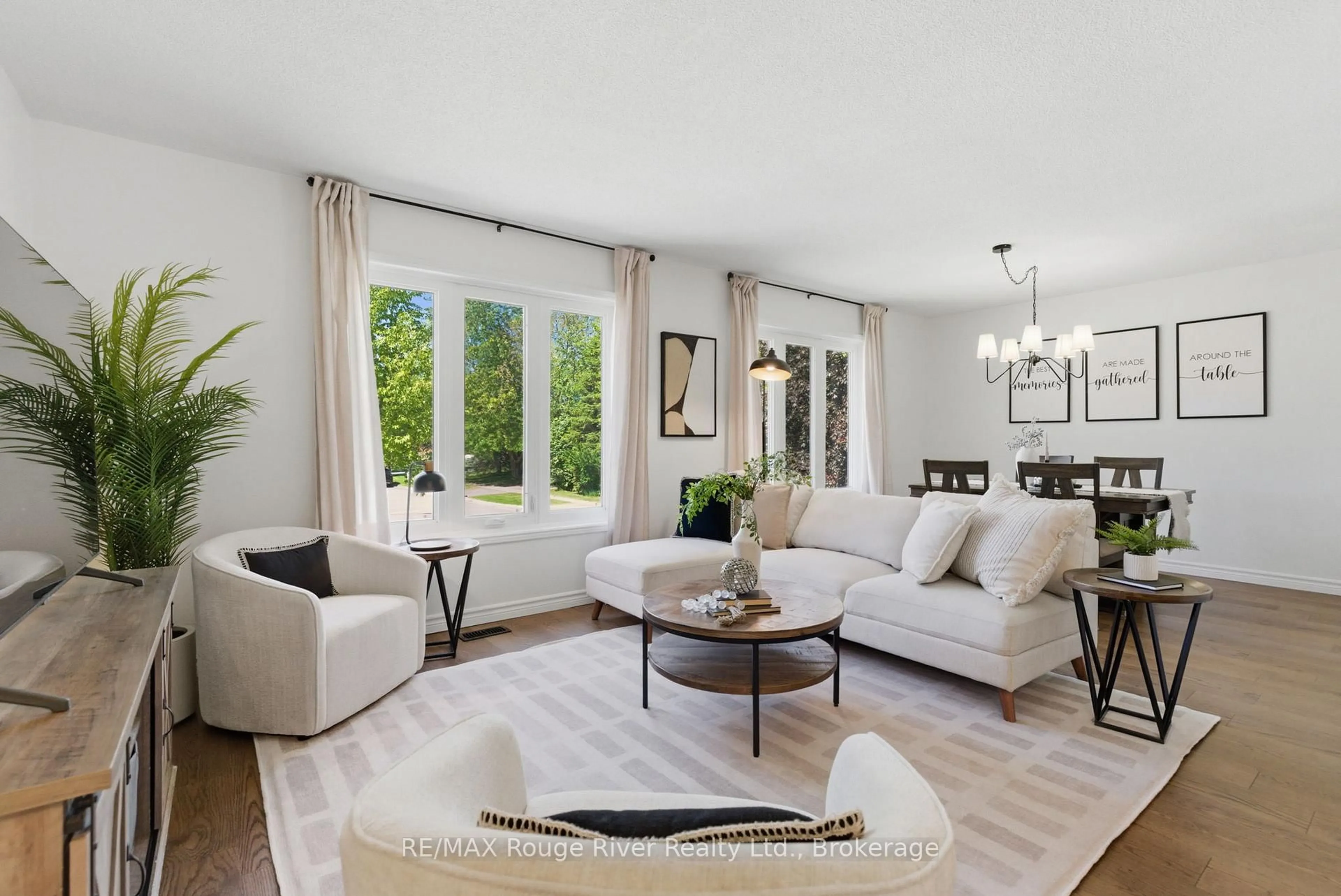 Living room with furniture, ceramic/tile floor for 15 Lakeview Dr, Scugog Ontario L9L 1G9