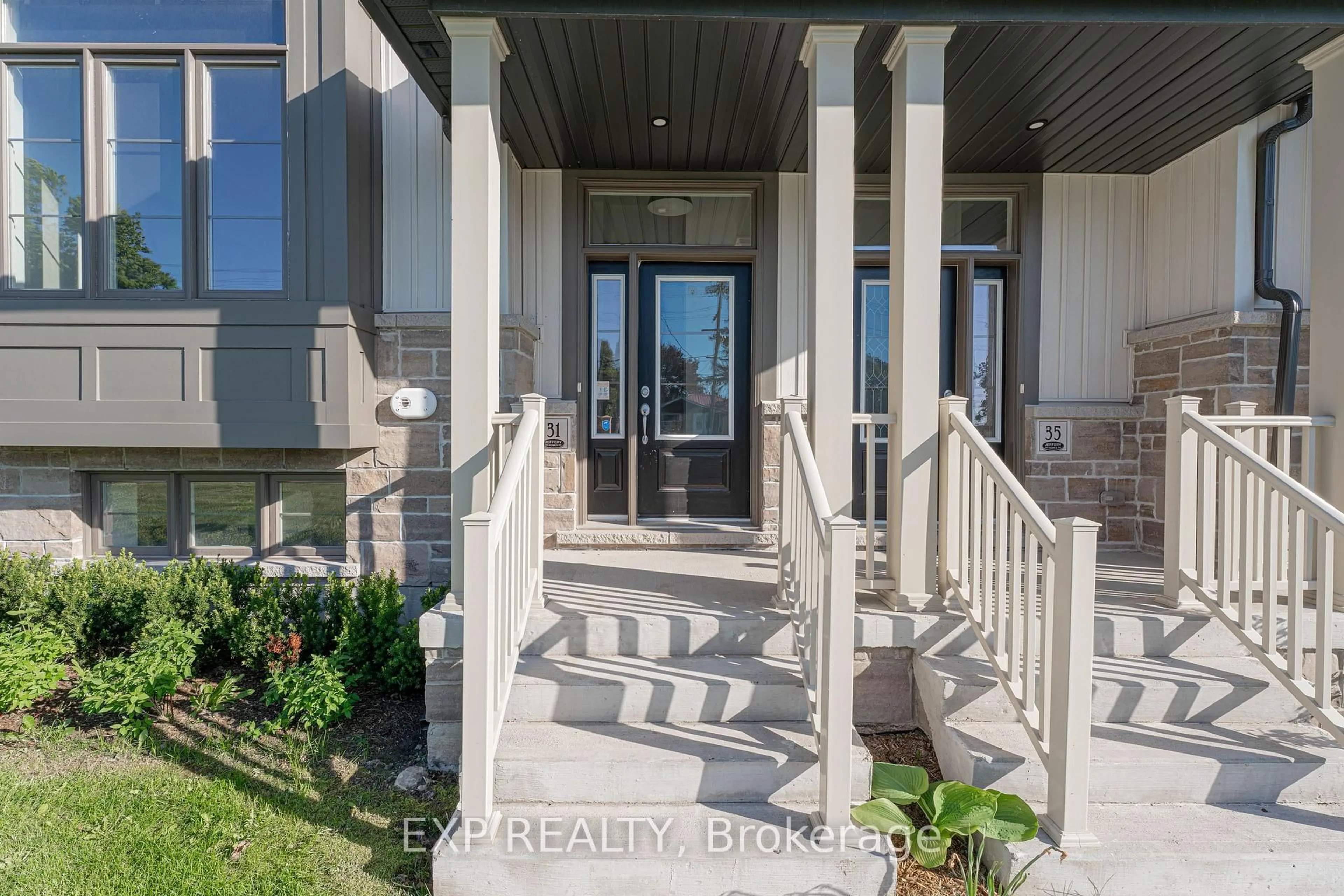 Indoor entryway for 31 Shand Lane, Scugog Ontario L9L 0C7