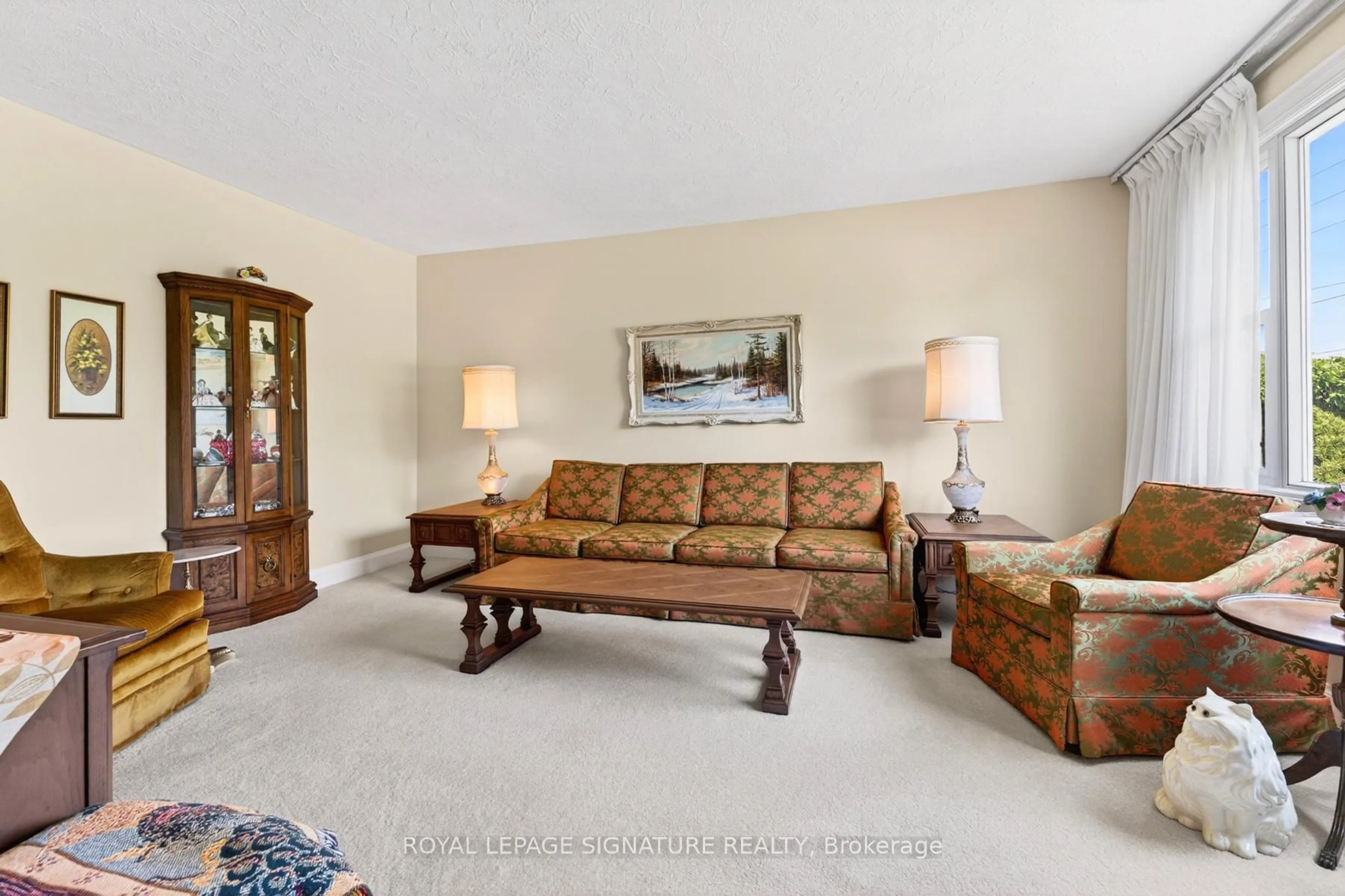Living room with furniture, unknown for 820 Simcoe St, Oshawa Ontario L1G 4V8