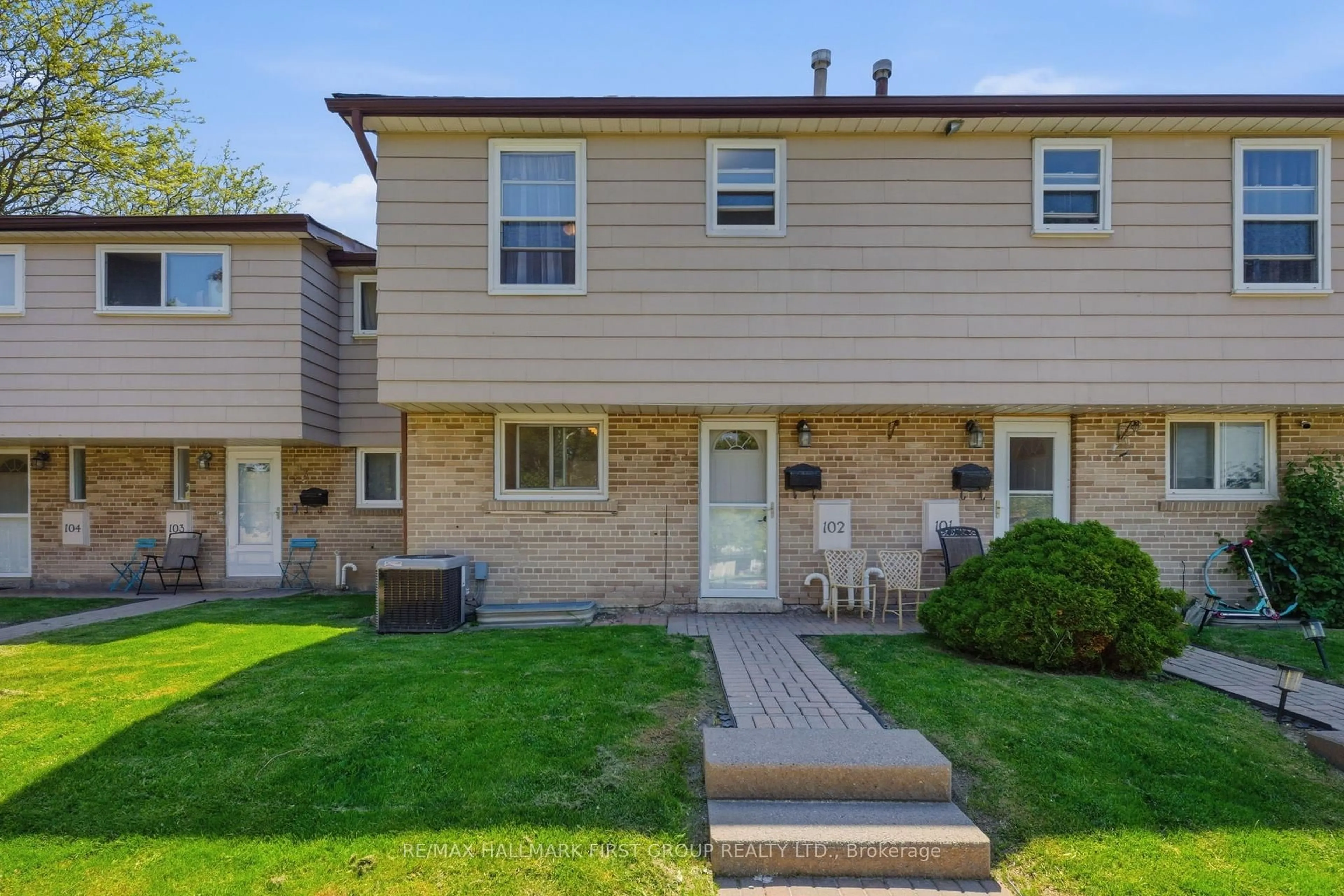 Unknown for 925 Bayly St #102, Pickering Ontario L1W 1L4