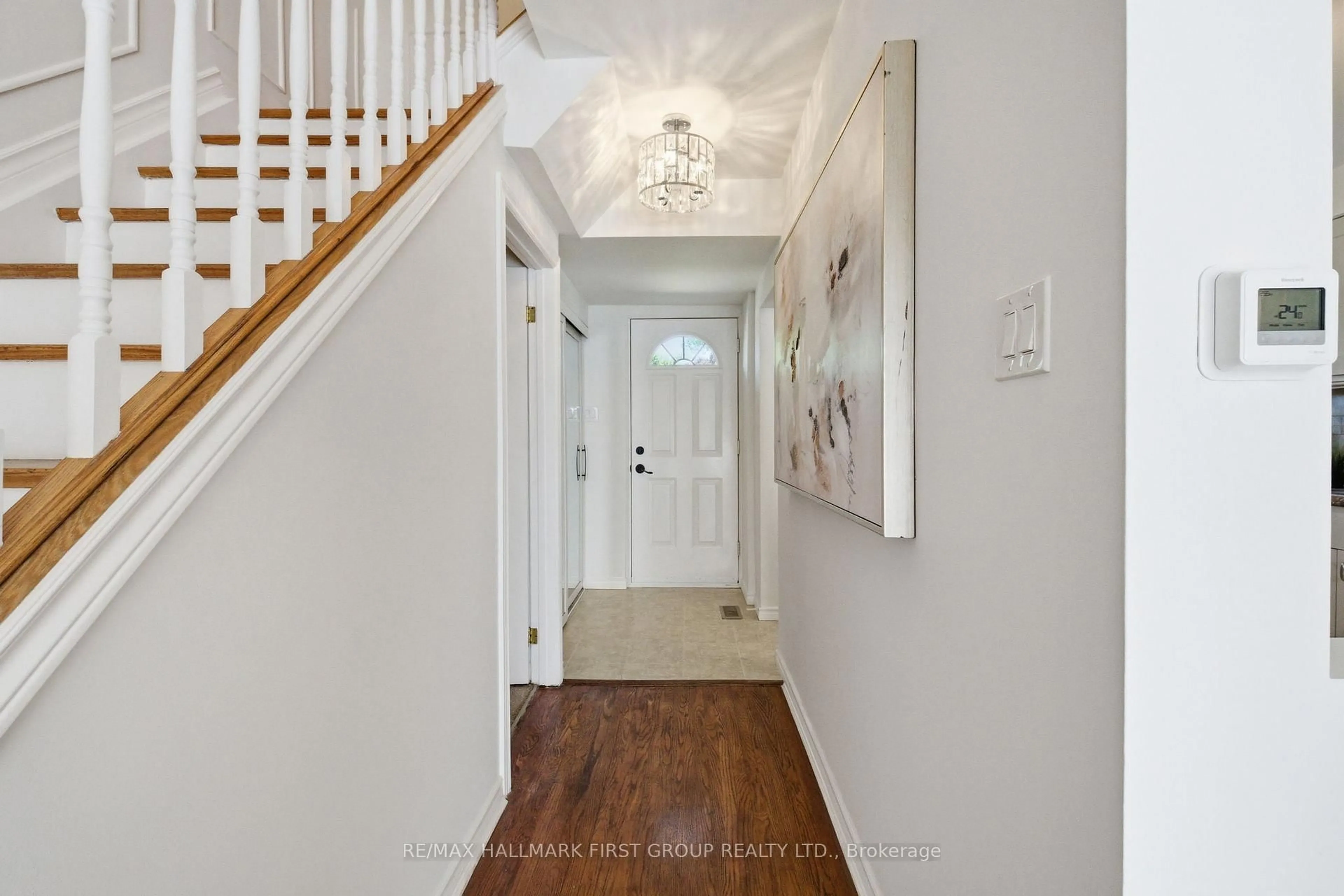 Indoor entryway for 925 Bayly St #102, Pickering Ontario L1W 1L4