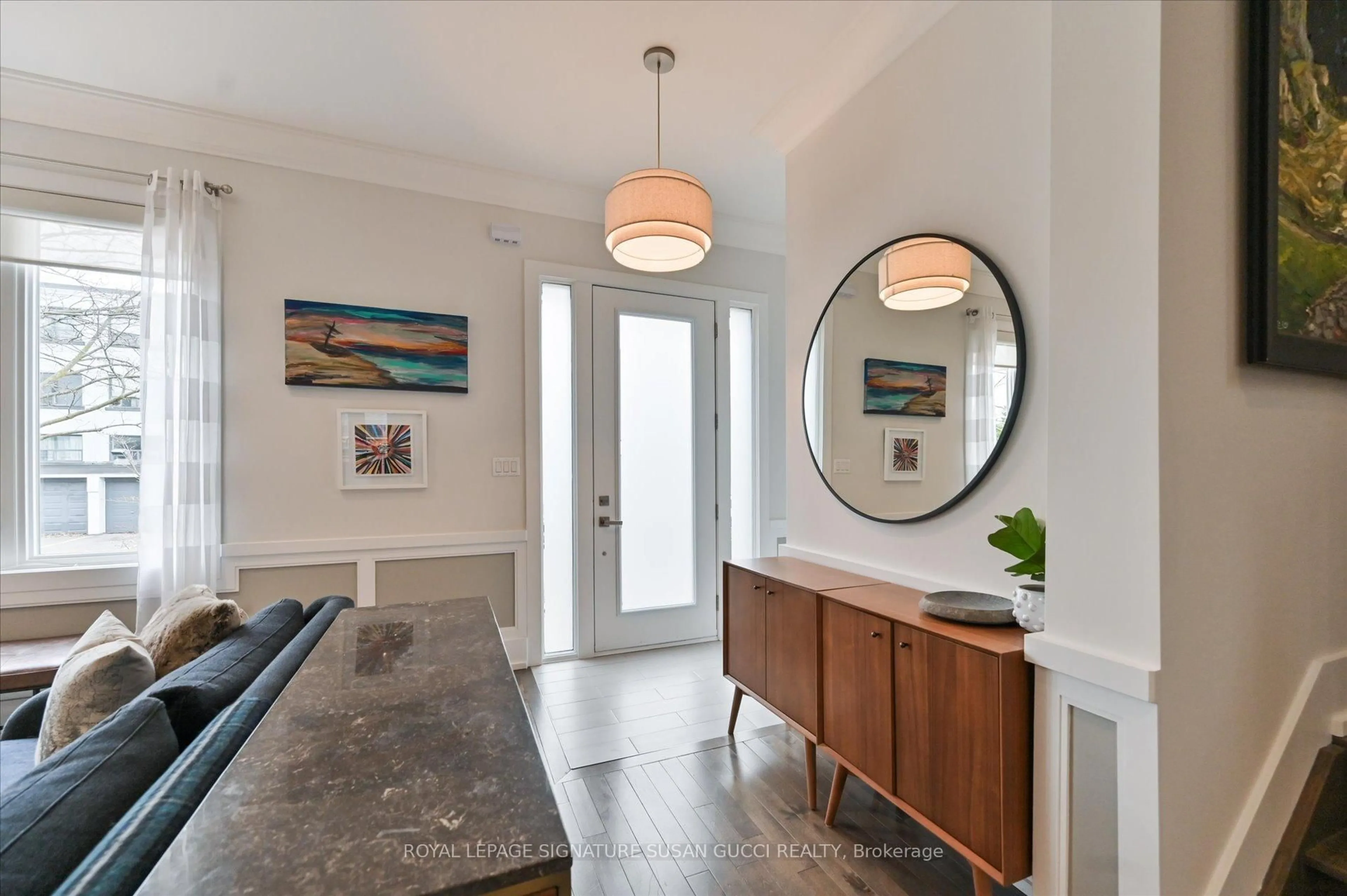 Indoor entryway for 20 Warvet Cres, Toronto Ontario M4B 1P3