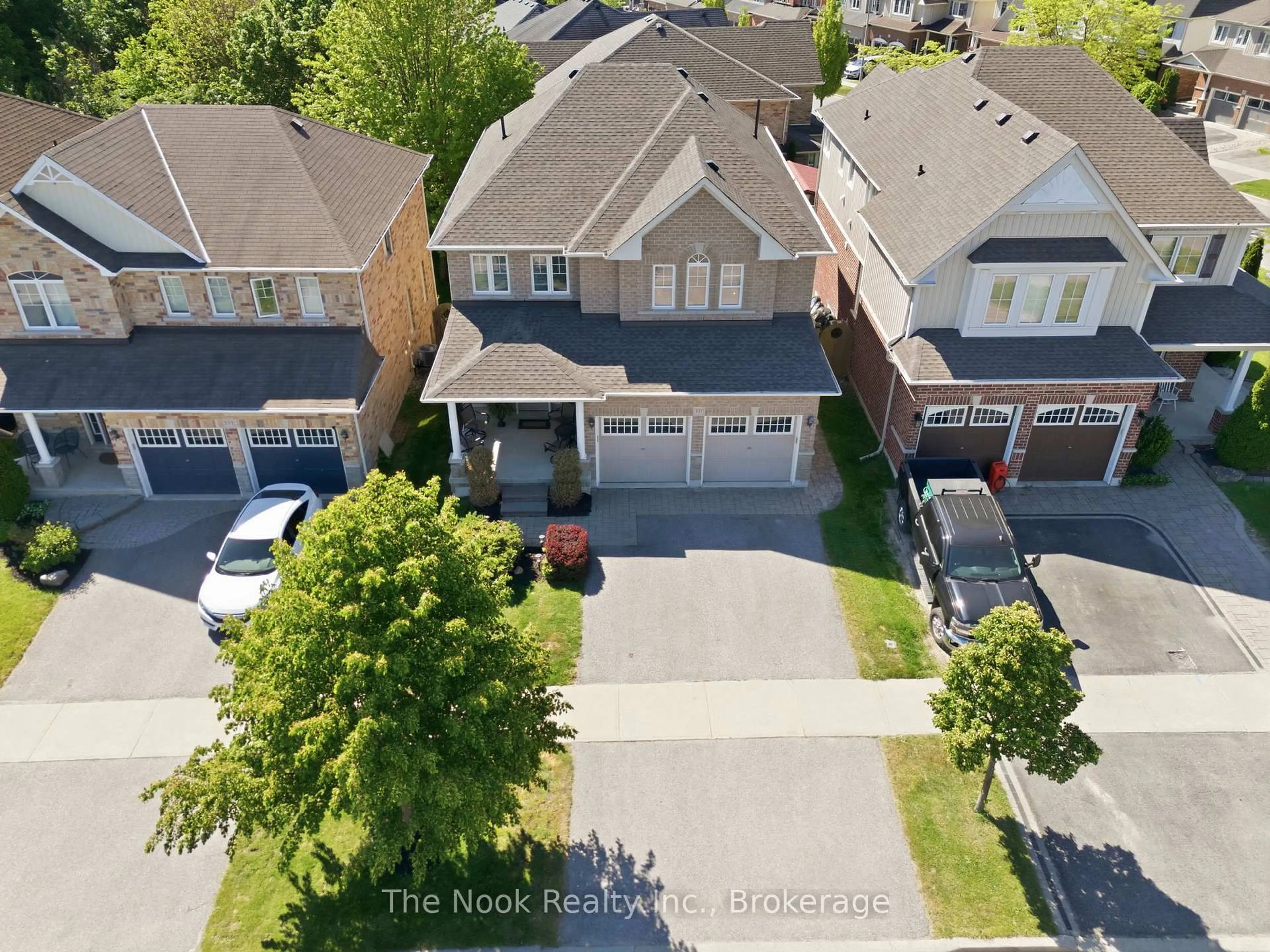 A pic from outside/outdoor area/front of a property/back of a property/a pic from drone, street for 337 Bons Ave, Clarington Ontario L1C 0A2
