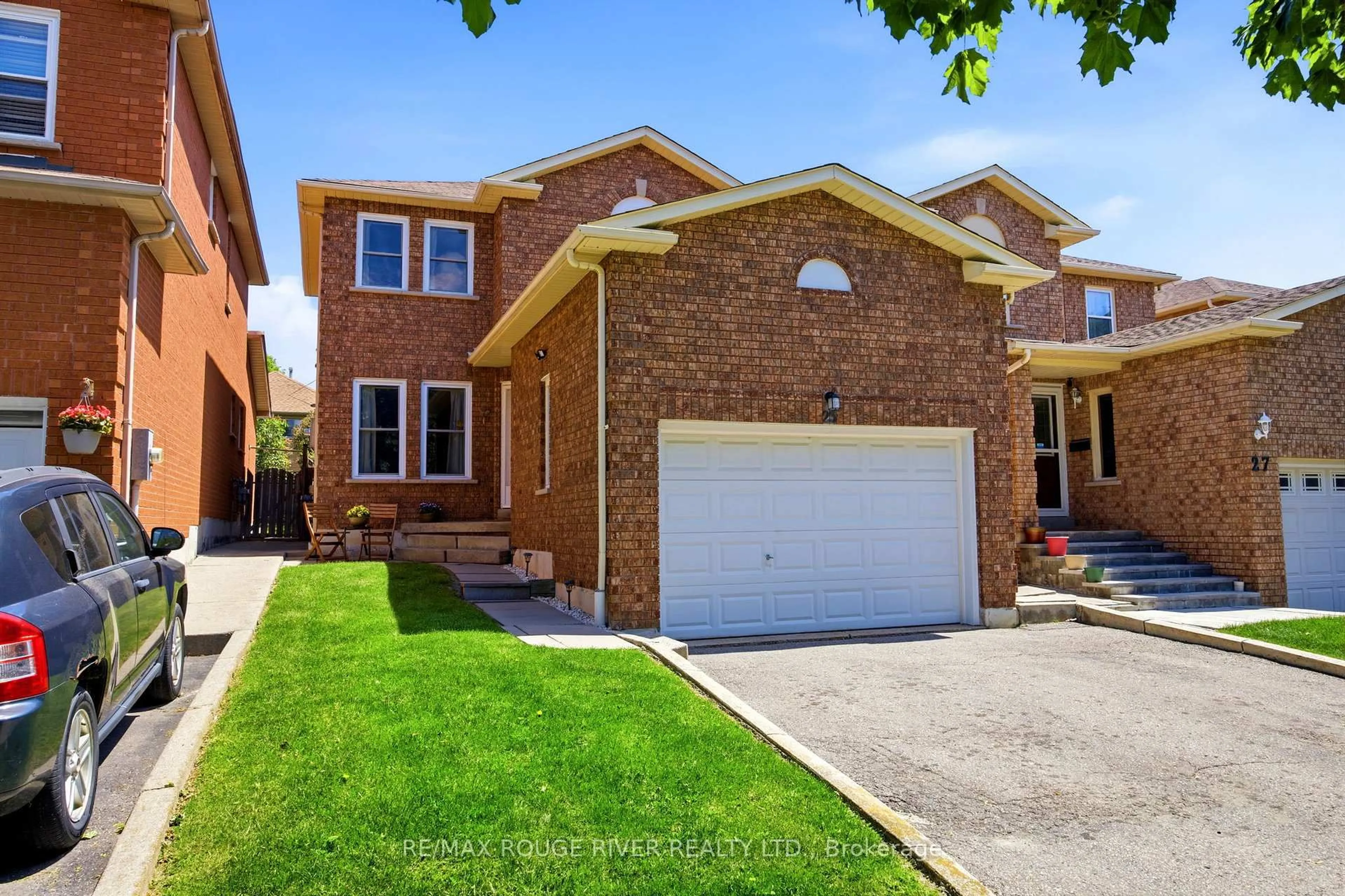Home with brick exterior material, street for 25 Cobblestone Dr, Whitby Ontario L1R 2A4