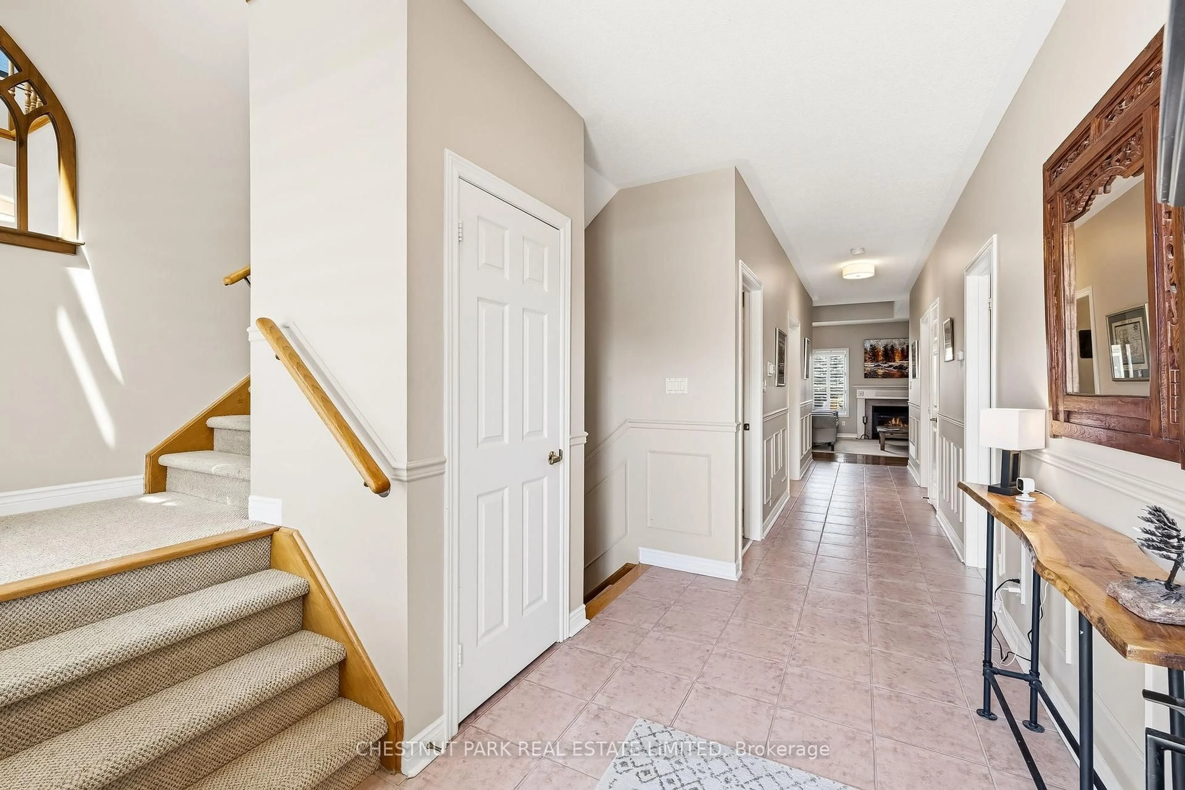 Indoor entryway for 37 Waterbury Cres, Scugog Ontario L9L 1R9