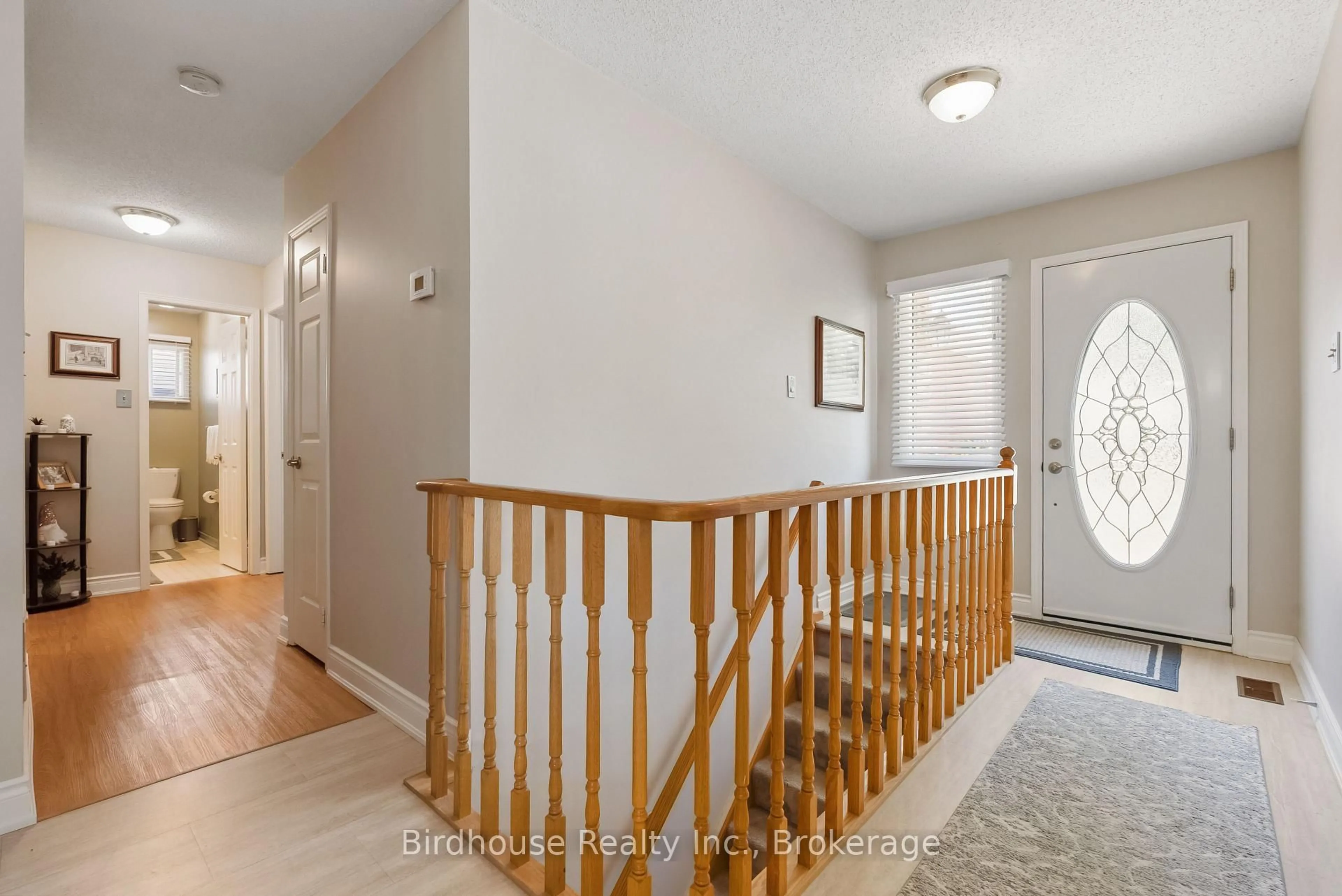Indoor entryway for 96 Foster Creek Dr, Clarington Ontario L1B 1G5