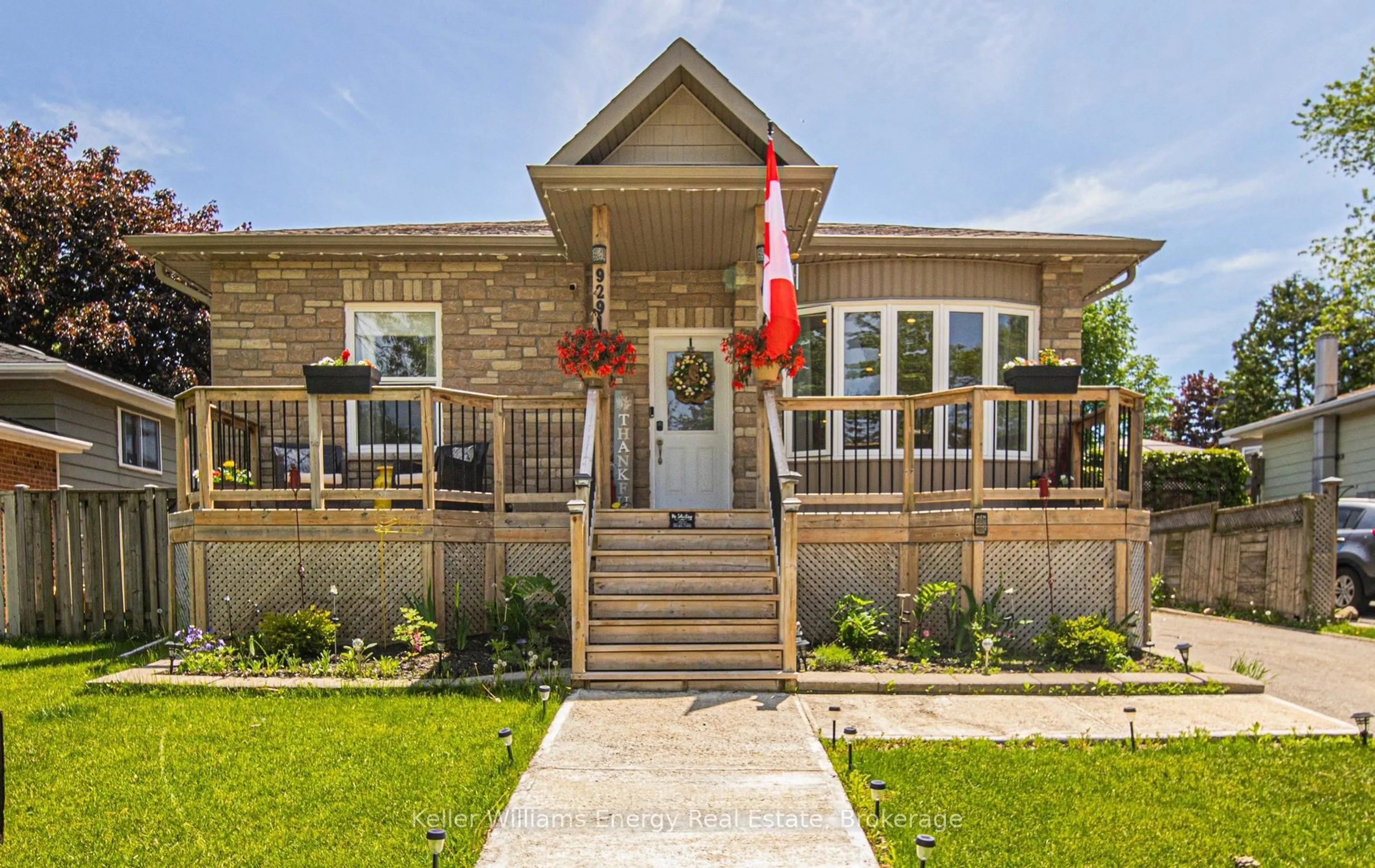 Home with brick exterior material, street for 929 Dublin St, Whitby Ontario L1N 1Y9