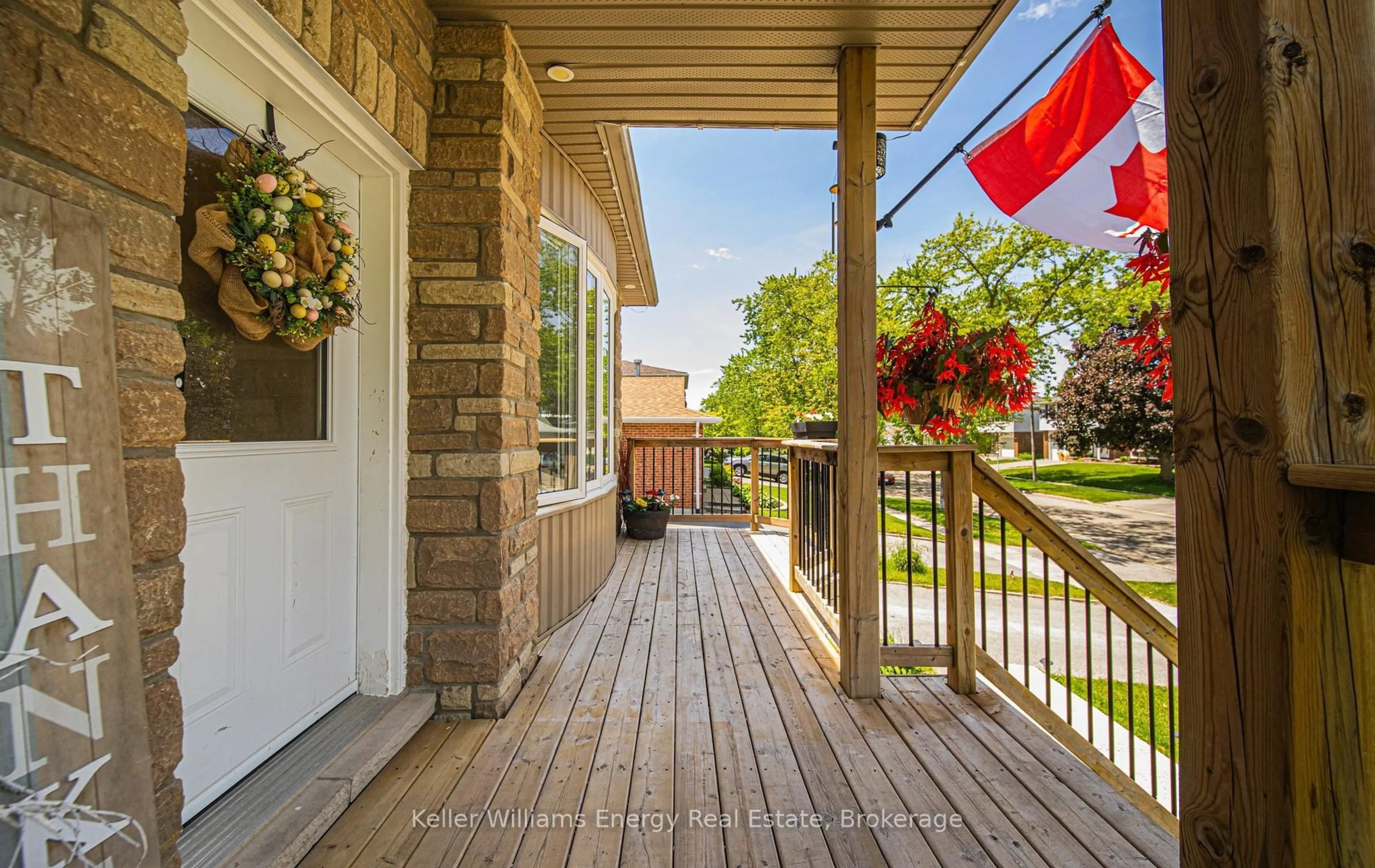 Patio, street for 929 Dublin St, Whitby Ontario L1N 1Y9