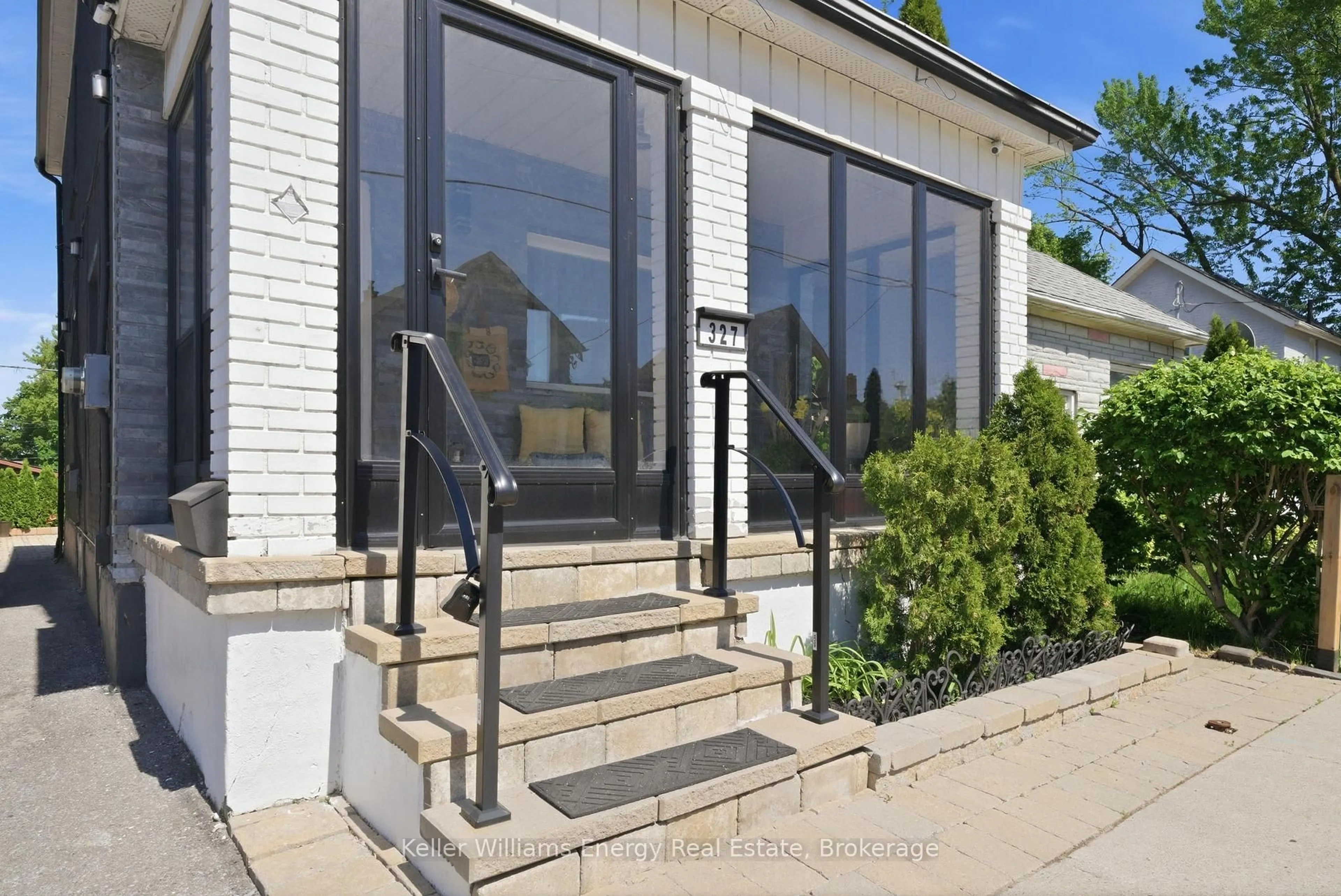 Unknown for 327 Albert St, Oshawa Ontario L1H 4S2
