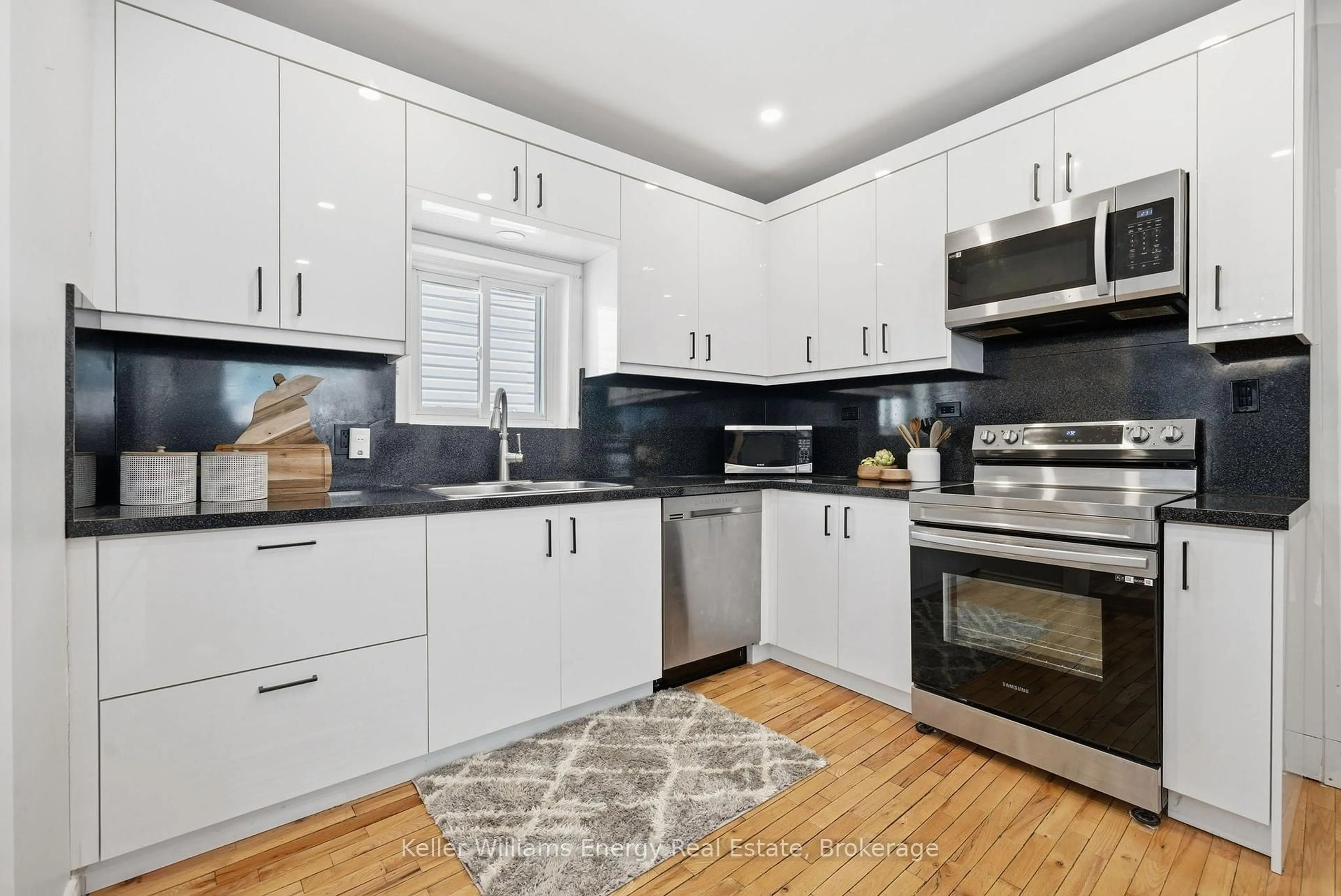 Open concept kitchen, unknown for 327 Albert St, Oshawa Ontario L1H 4S2