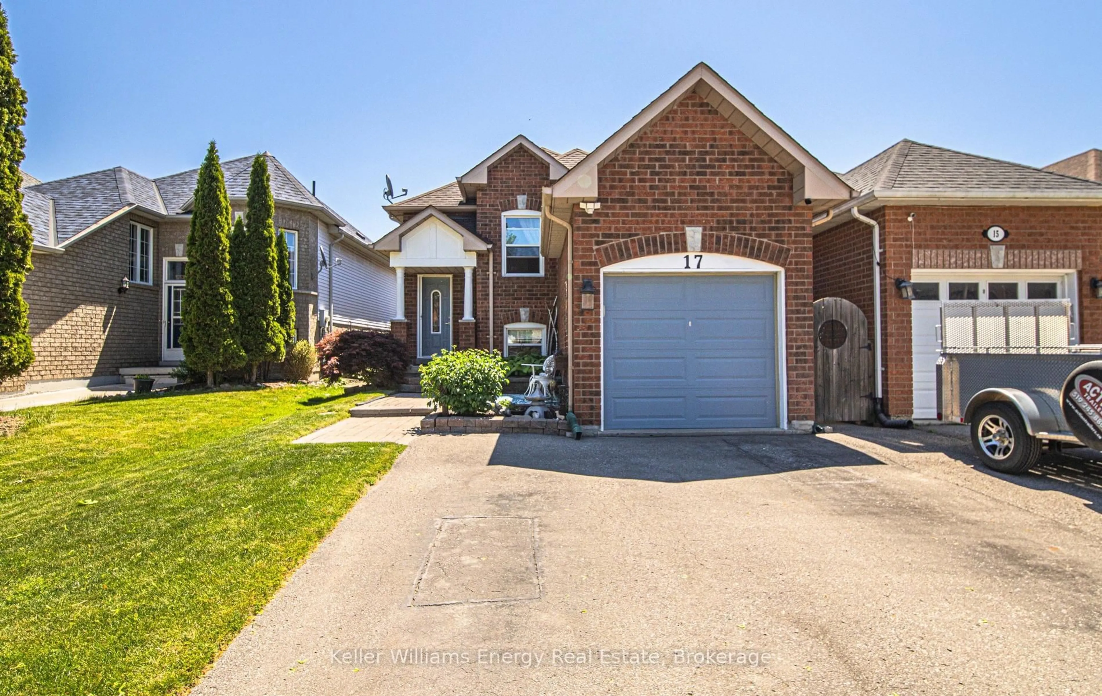 Home with brick exterior material, street for 17 Abernethy Cres, Clarington Ontario L1C 4Z1