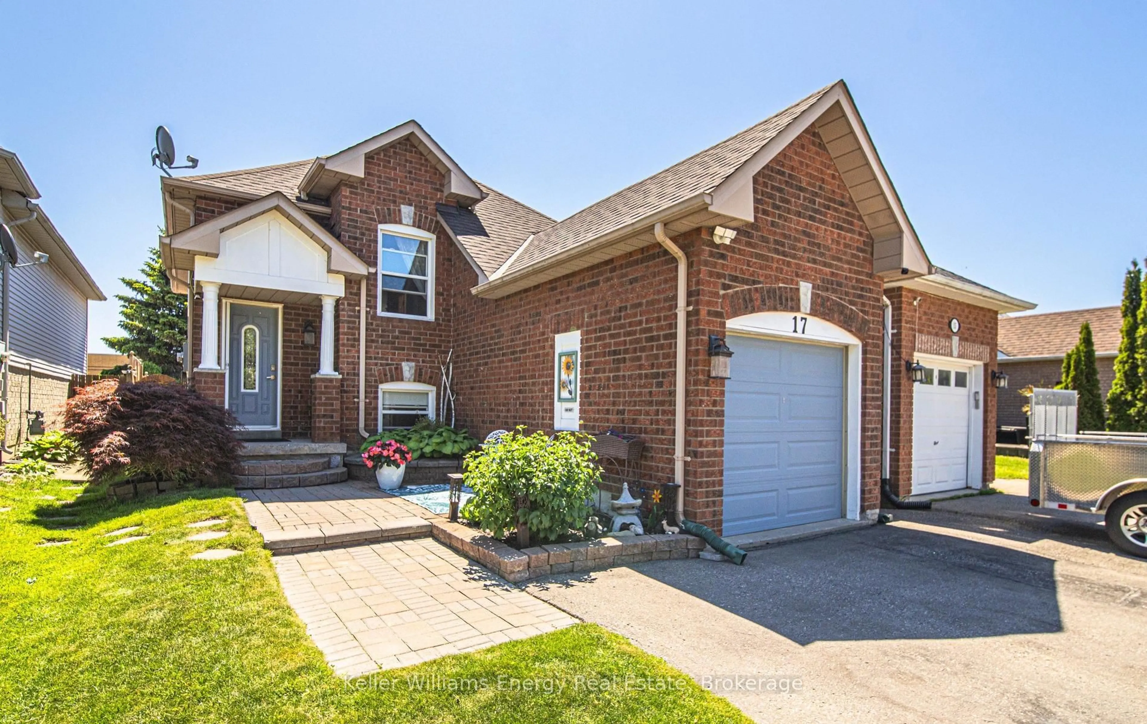 Home with brick exterior material, street for 17 Abernethy Cres, Clarington Ontario L1C 4Z1