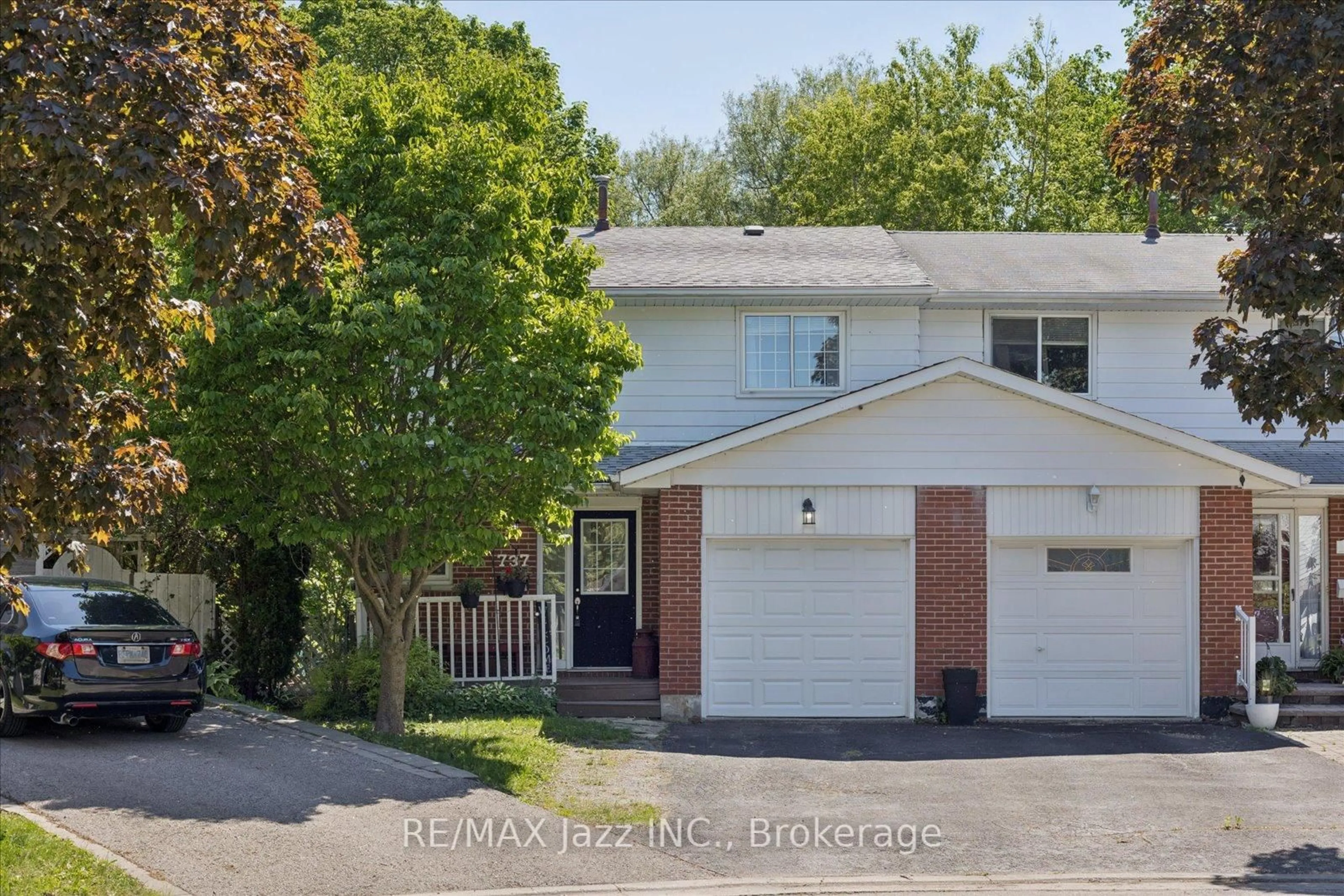 Unknown for 737 Greenoch Crt, Oshawa Ontario L1J 6H4