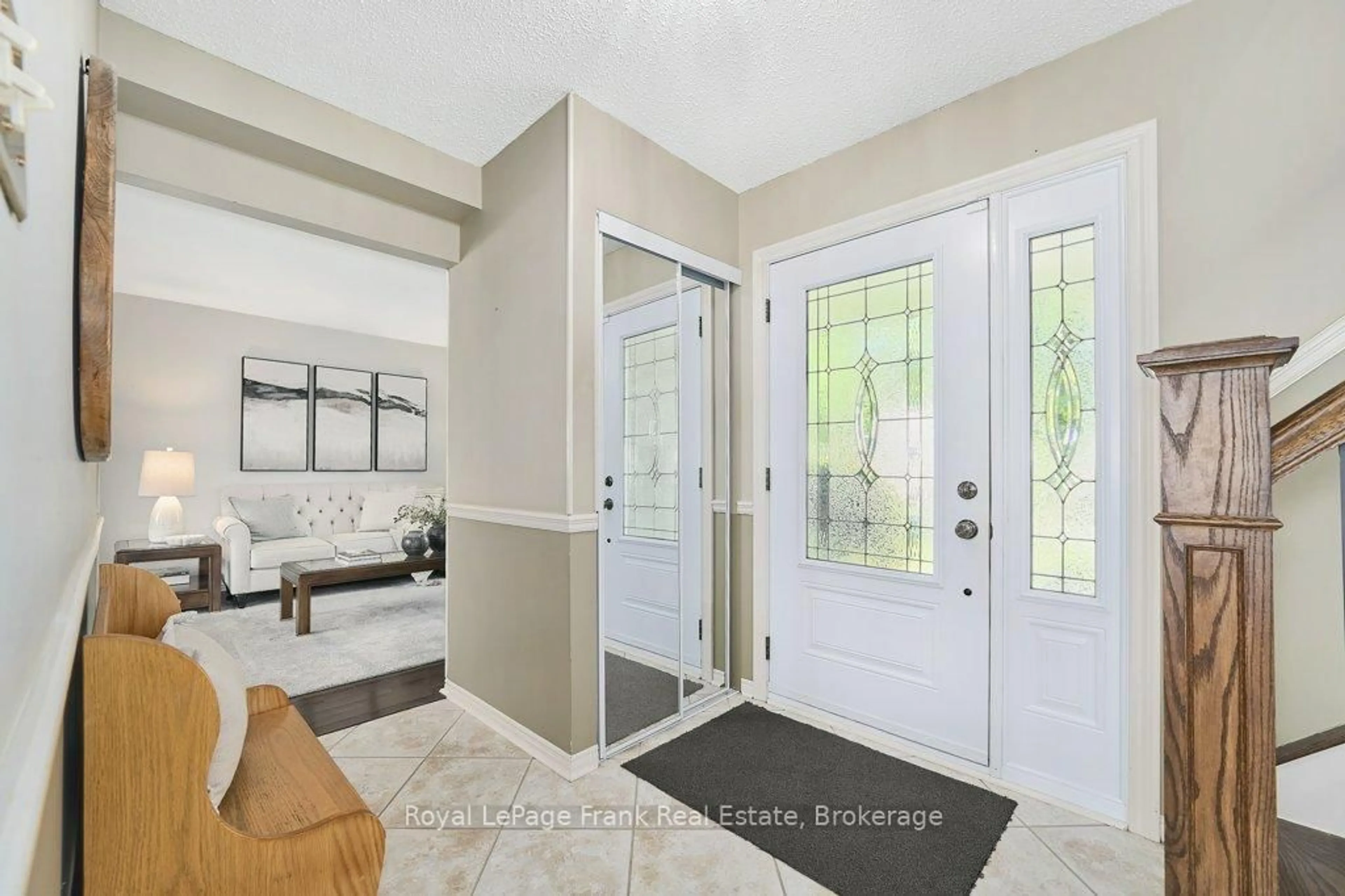 Indoor entryway for 803 Linden Crt, Whitby Ontario L1N 7K6