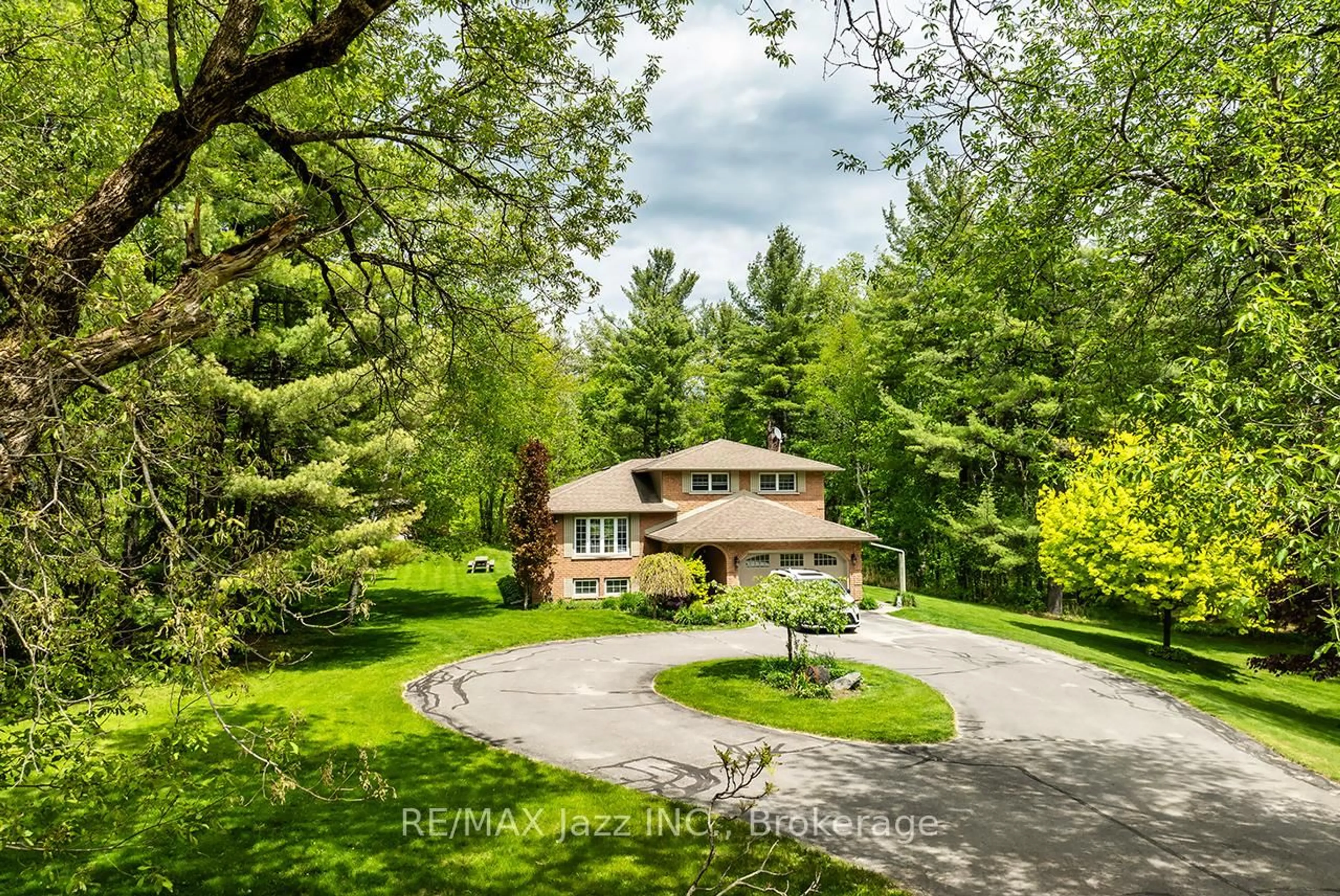 A pic from outside/outdoor area/front of a property/back of a property/a pic from drone, unknown for 10049 Old Scugog Rd, Clarington Ontario L0B 1B0
