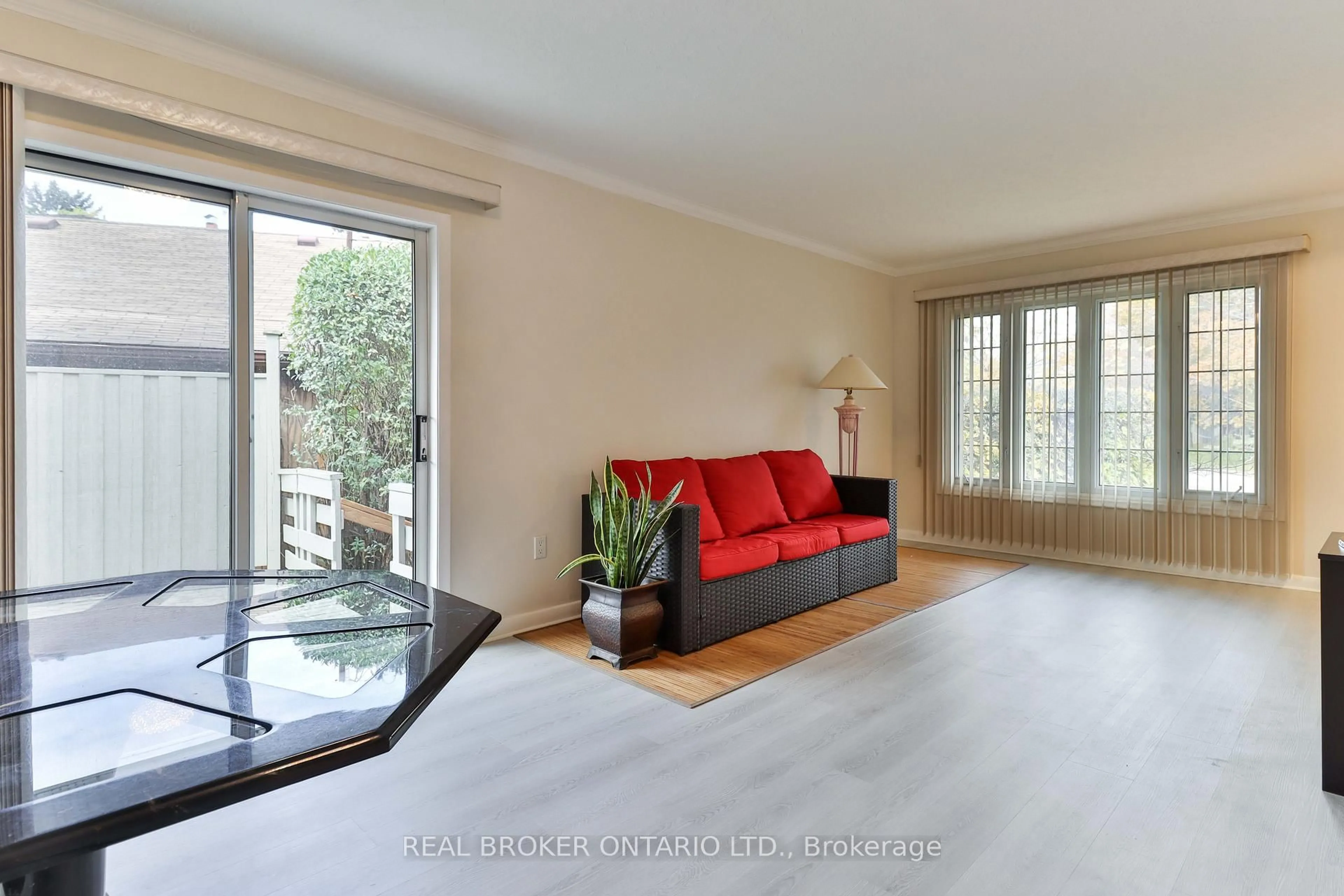 Living room with furniture, unknown for 32 Christina Cres, Toronto Ontario M1R 4H6