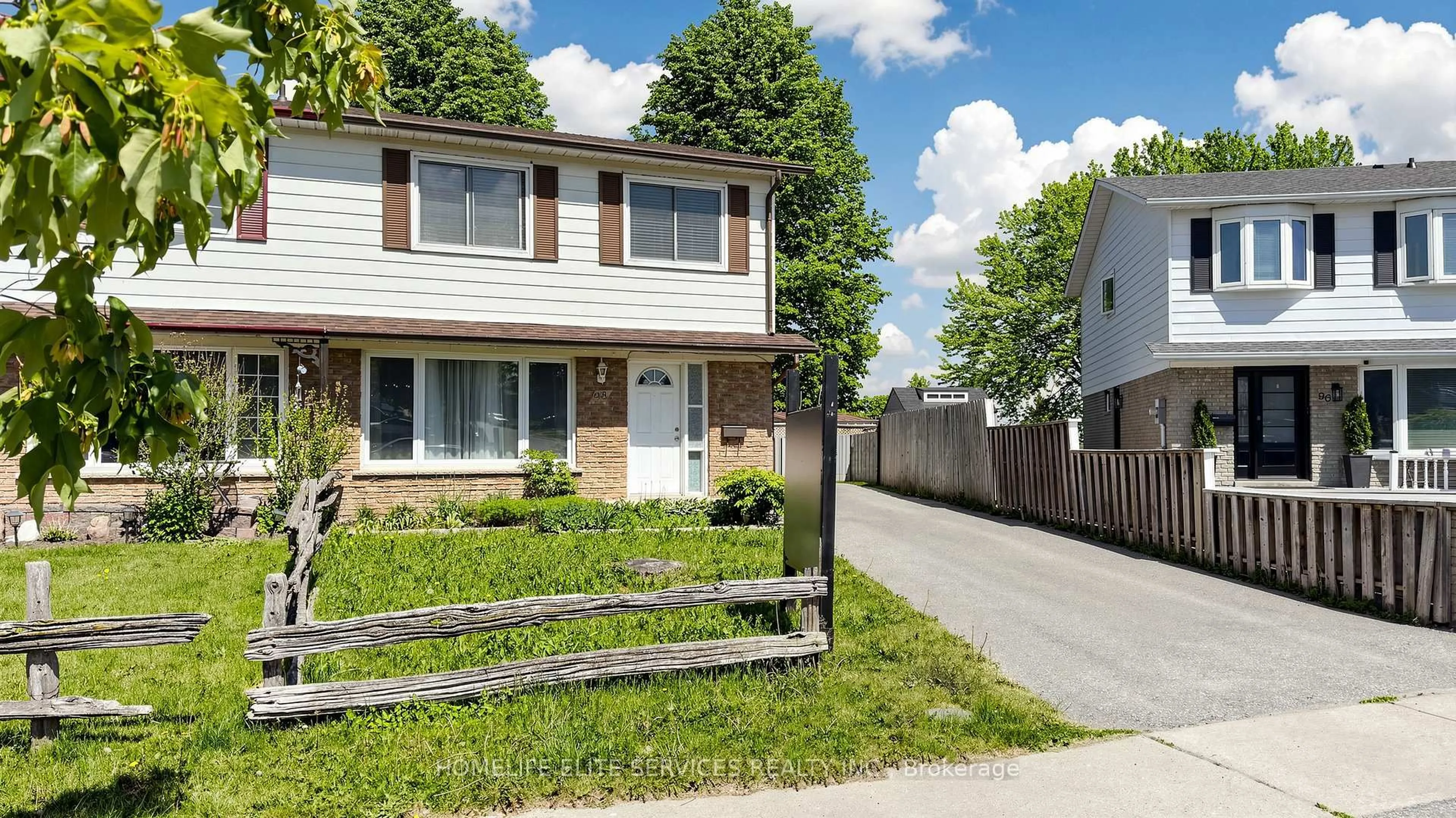 Home with vinyl exterior material, street for 98 Doreen Cres, Clarington Ontario L1C 3W8
