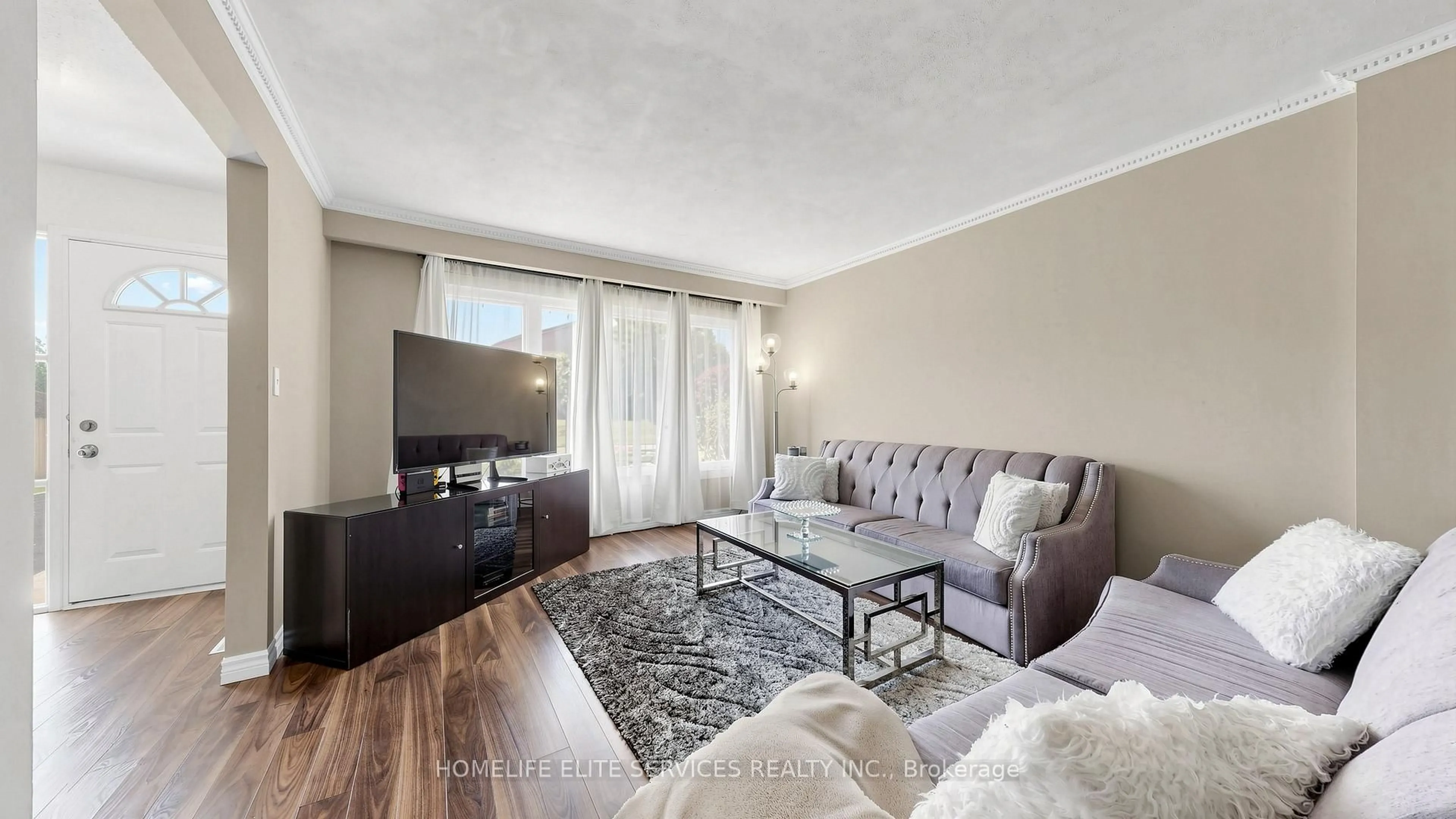 Living room with furniture, wood/laminate floor for 98 Doreen Cres, Clarington Ontario L1C 3W8