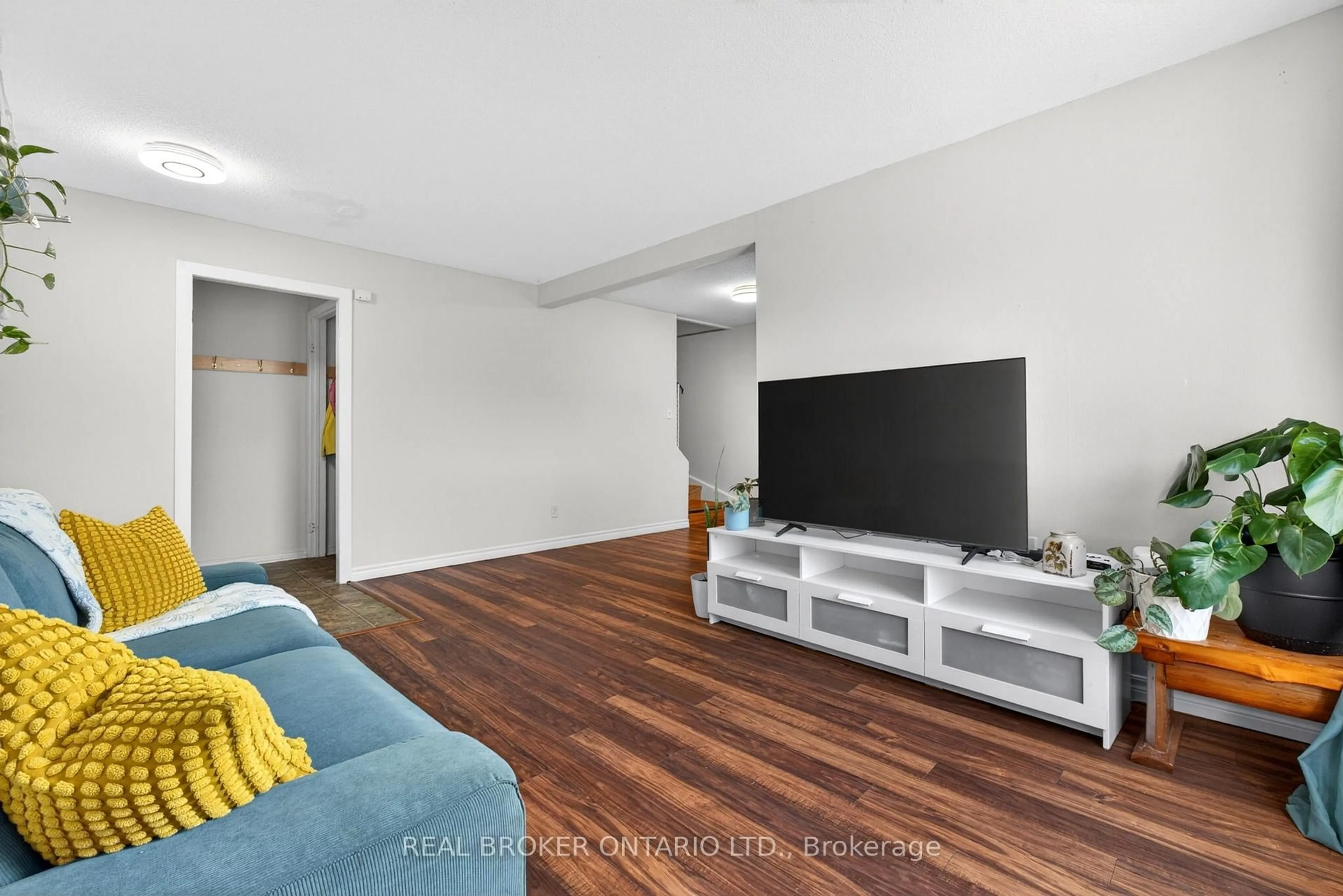 Living room with furniture, unknown for 401 Wentworth St #53, Oshawa Ontario L1J 6J1