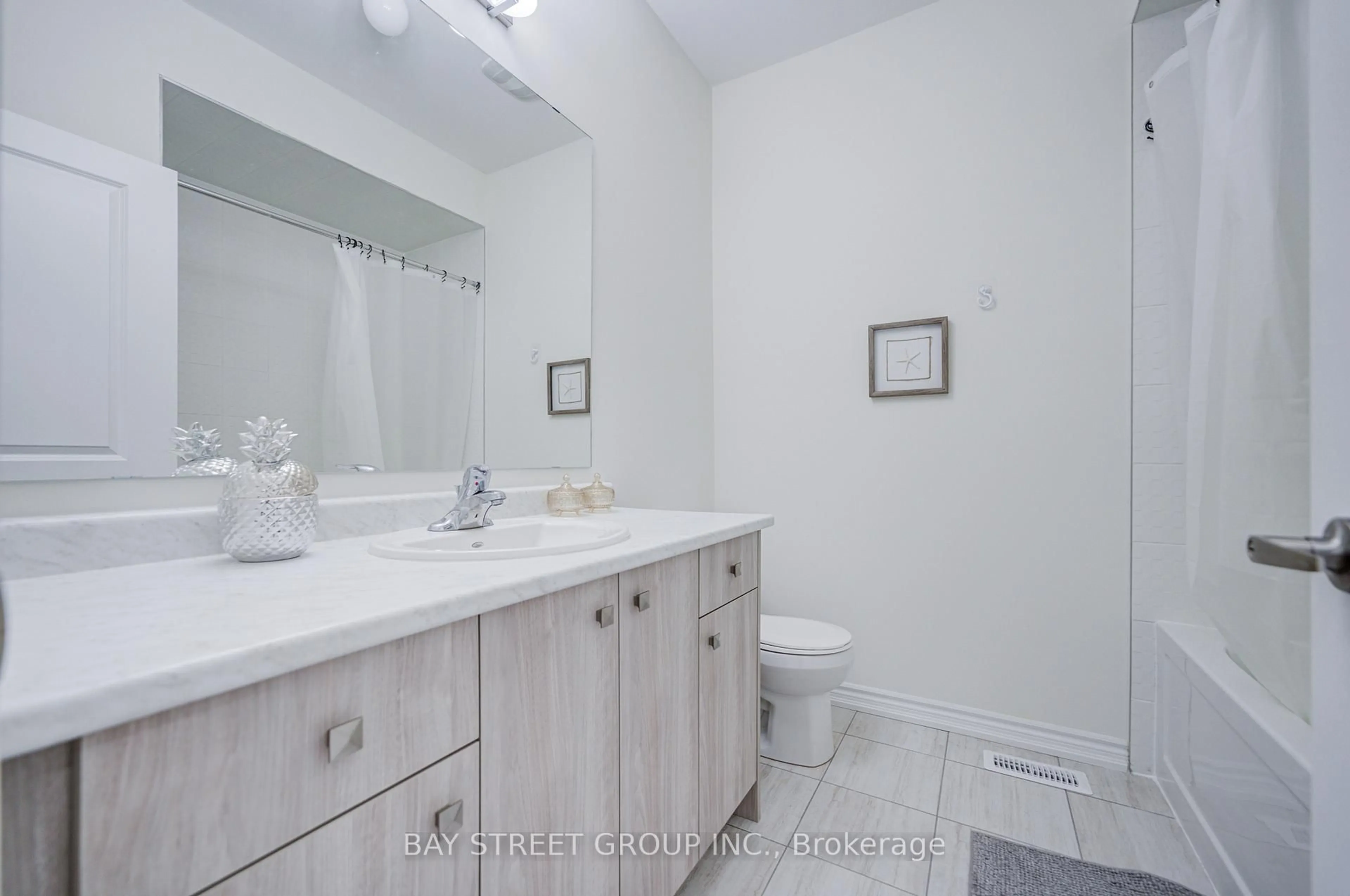 Standard bathroom, ceramic/tile floor for 2916 Nakina St, Pickering Ontario L1X 2R5