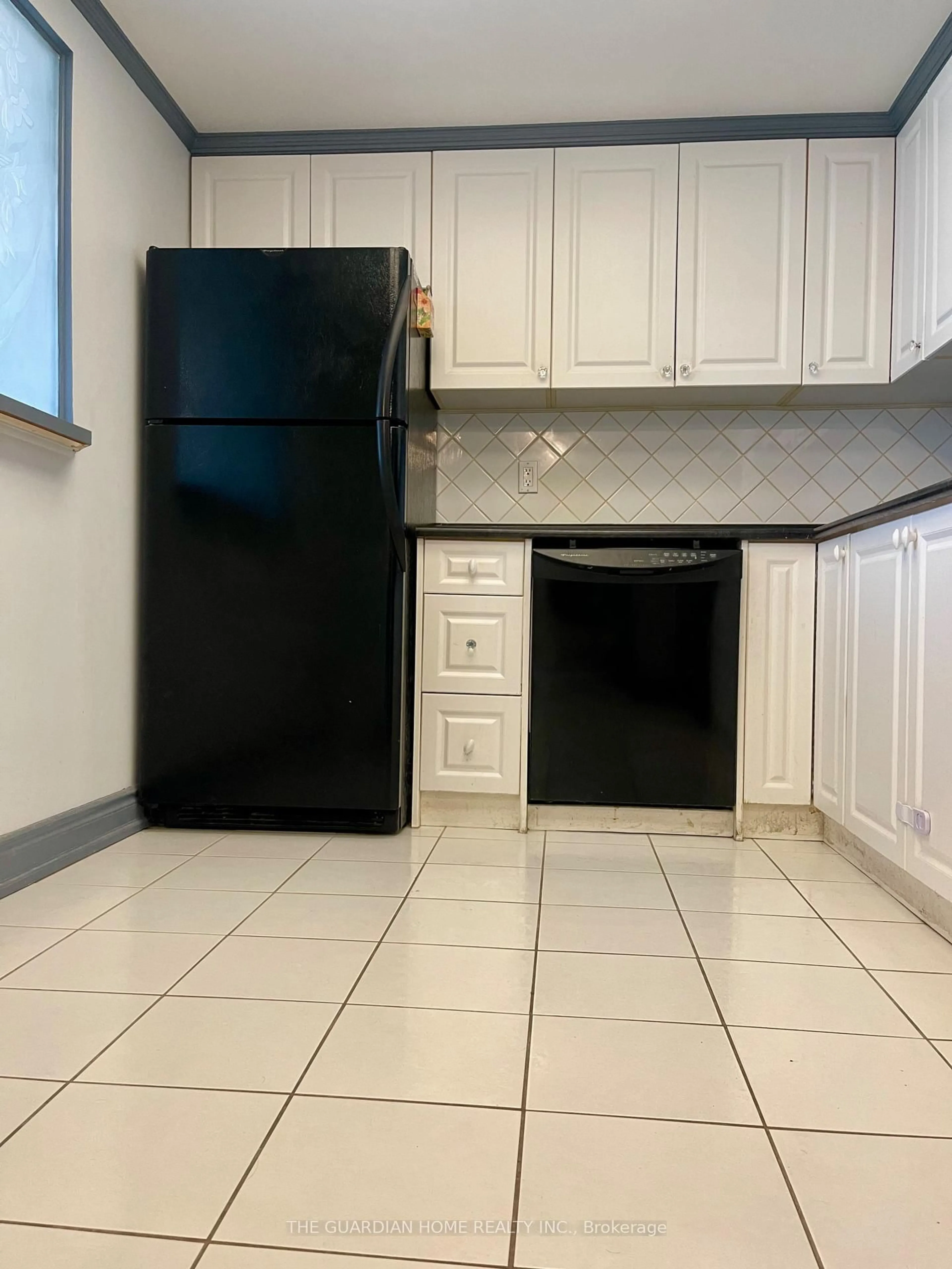 Standard kitchen, ceramic/tile floor for 10 Dean Park Rd #518, Toronto Ontario M1B 3G8