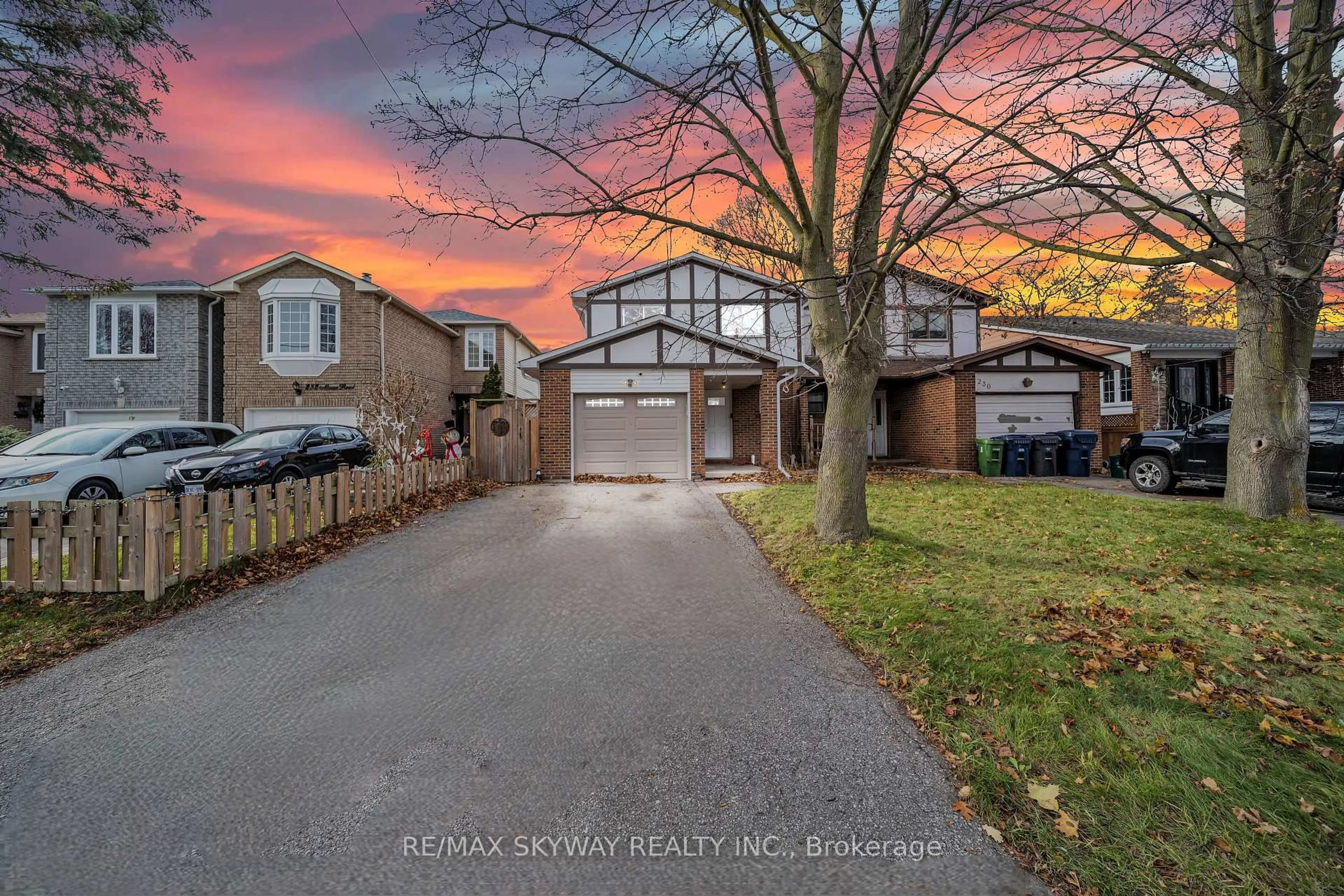 A pic from outside/outdoor area/front of a property/back of a property/a pic from drone, street for 234 Manse Rd, Toronto Ontario M1E 3V4