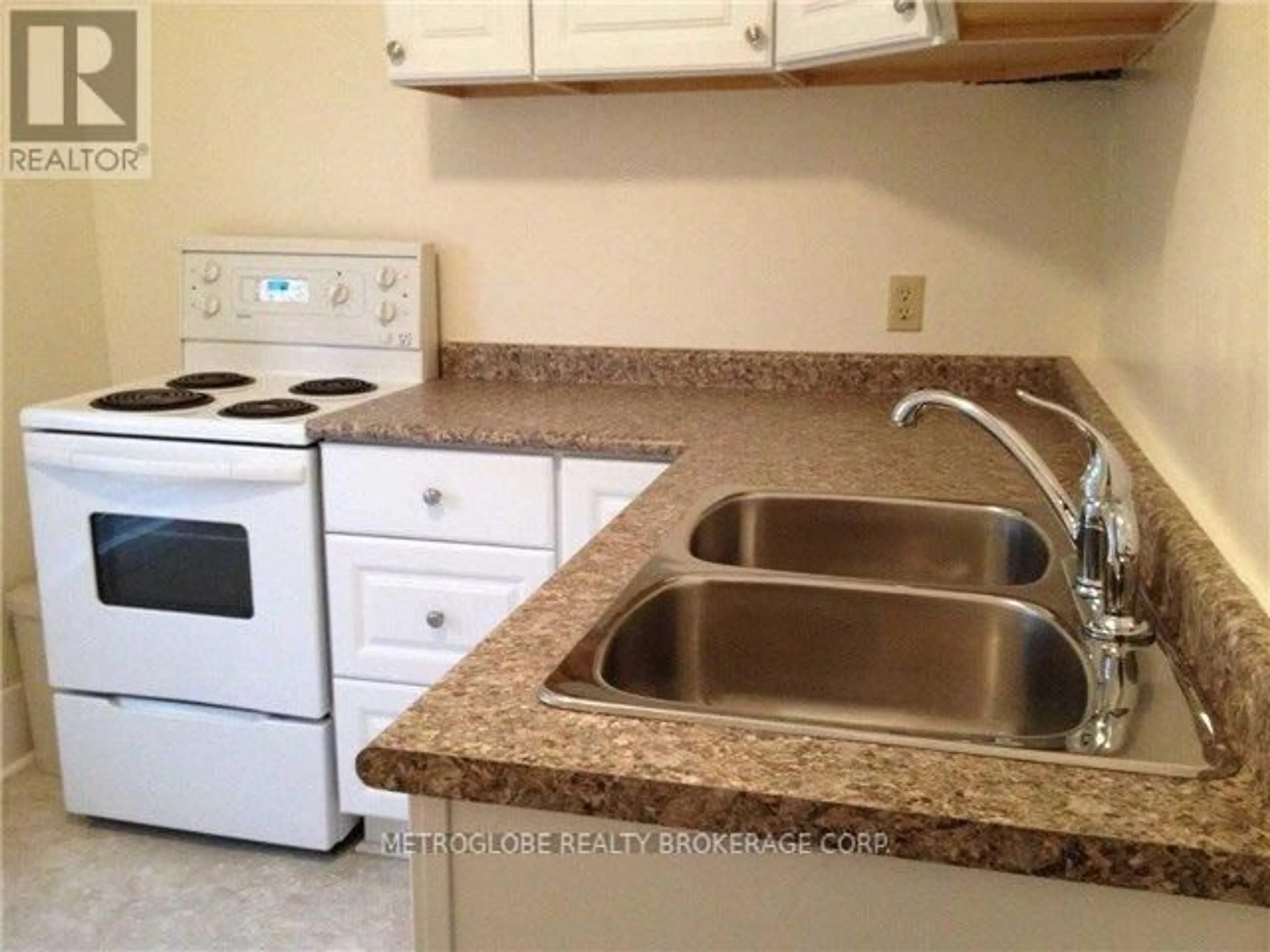 Standard kitchen, unknown for 117 Adelaide Ave, Oshawa Ontario L1G 1Z2