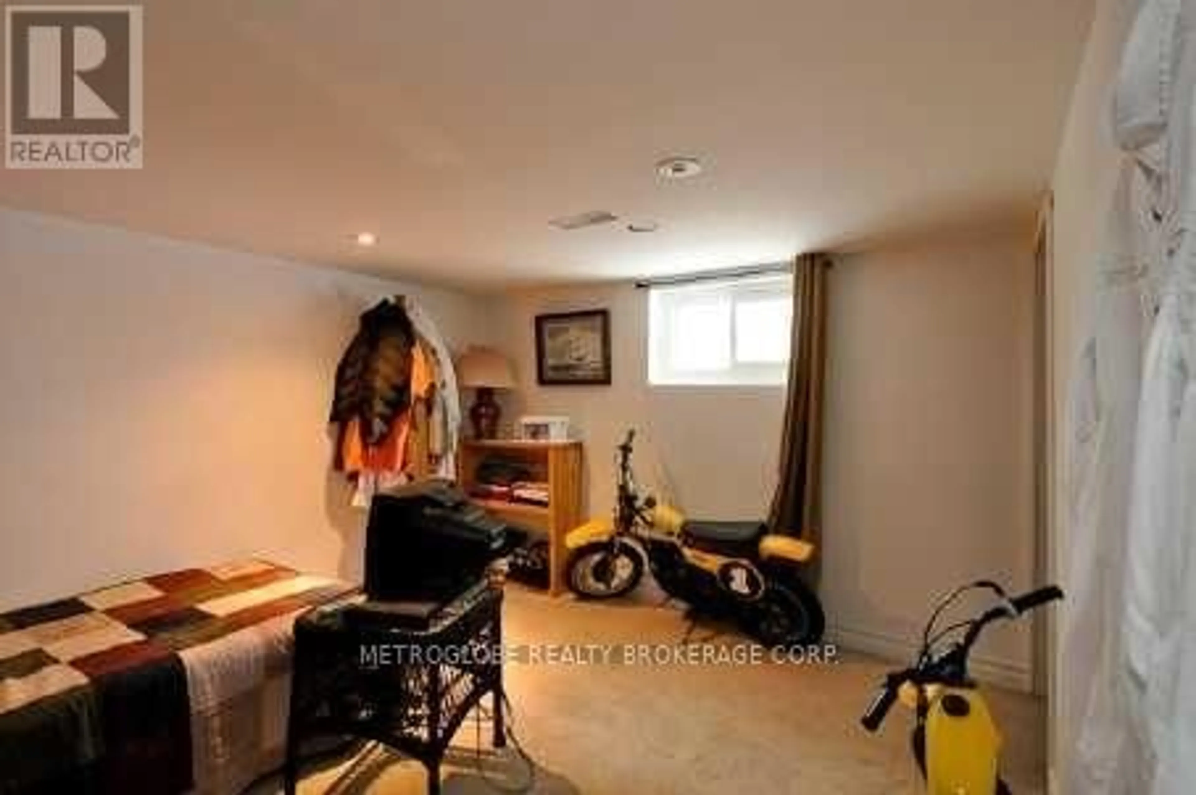 A pic of a room for 117 Adelaide Ave, Oshawa Ontario L1G 1Z2