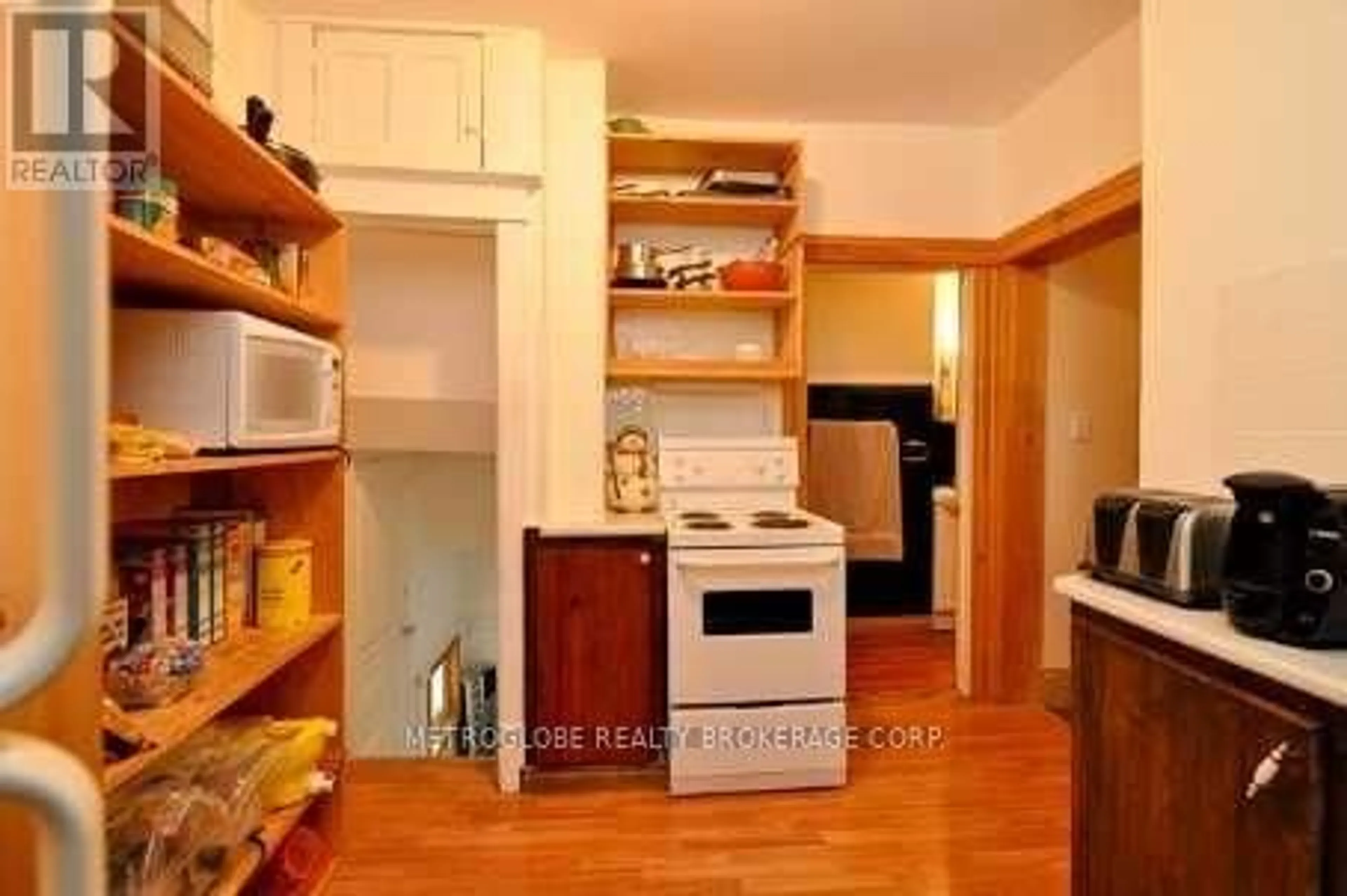 Standard kitchen, unknown for 117 Adelaide Ave, Oshawa Ontario L1G 1Z2