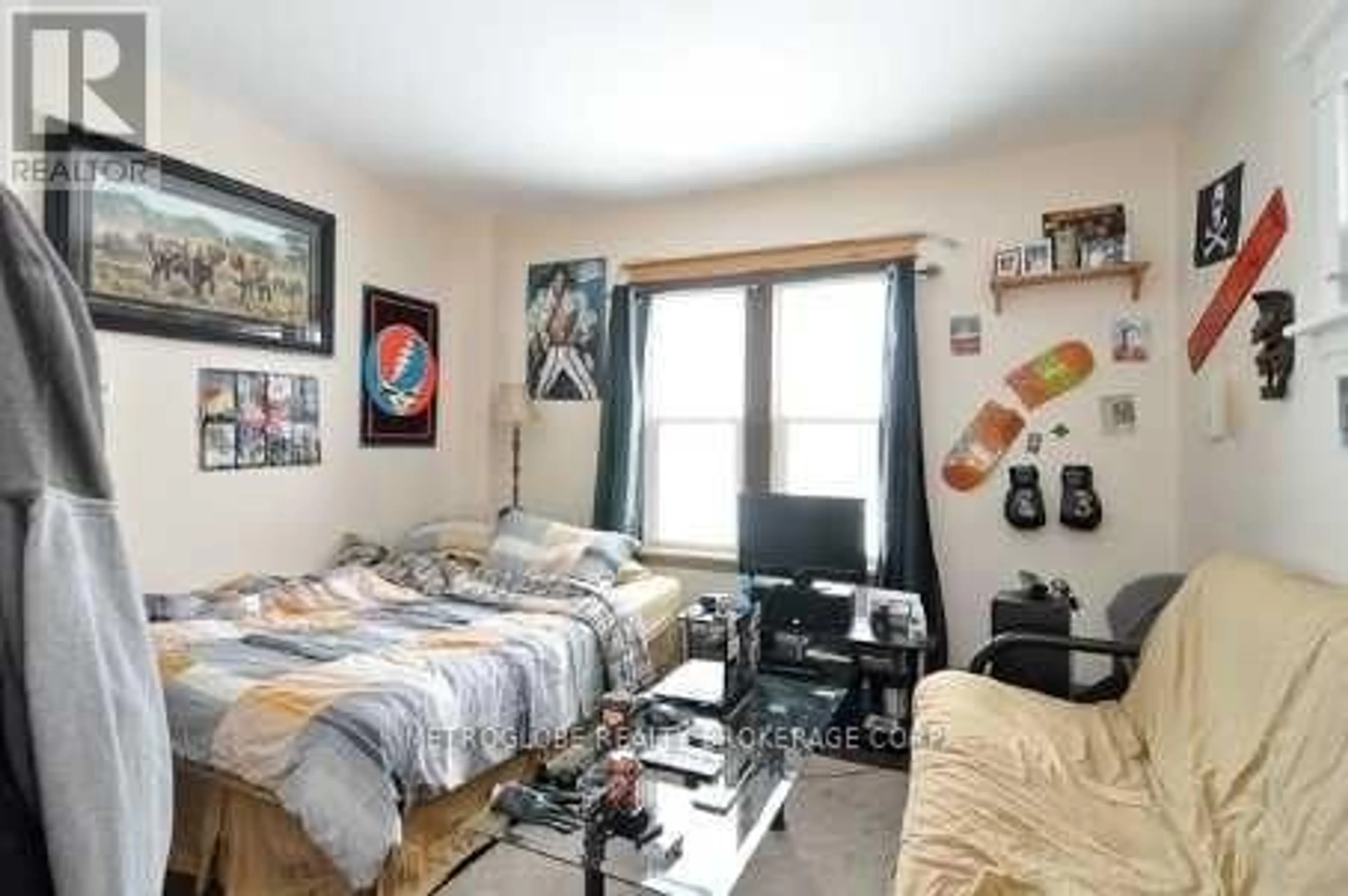 A pic of a room for 117 Adelaide Ave, Oshawa Ontario L1G 1Z2