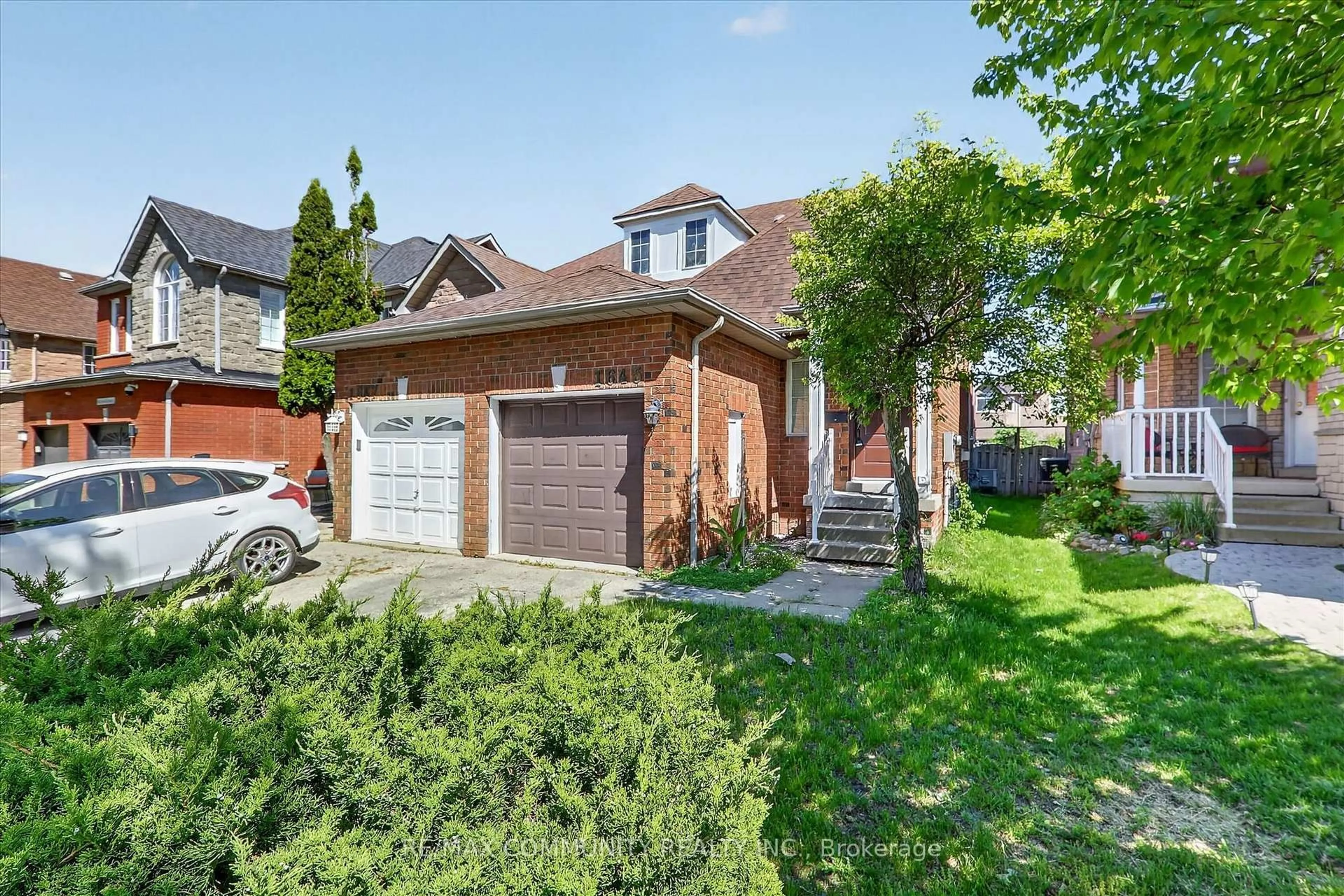 Home with brick exterior material, street for 1645 Autumn Cres, Pickering Ontario L1V 6X6