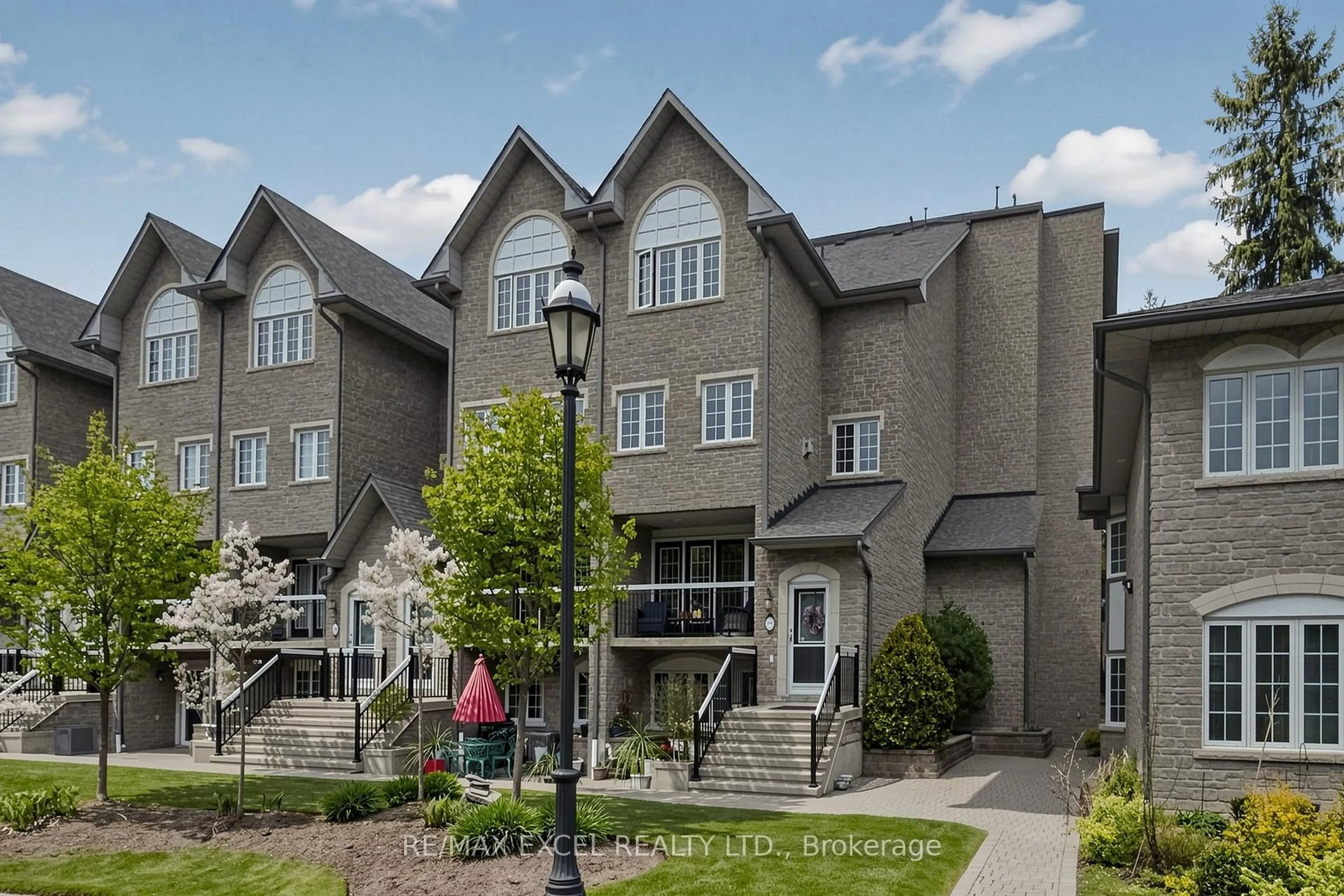 Unknown for 1995 Royal Rd #206, Pickering Ontario L1V 6V9