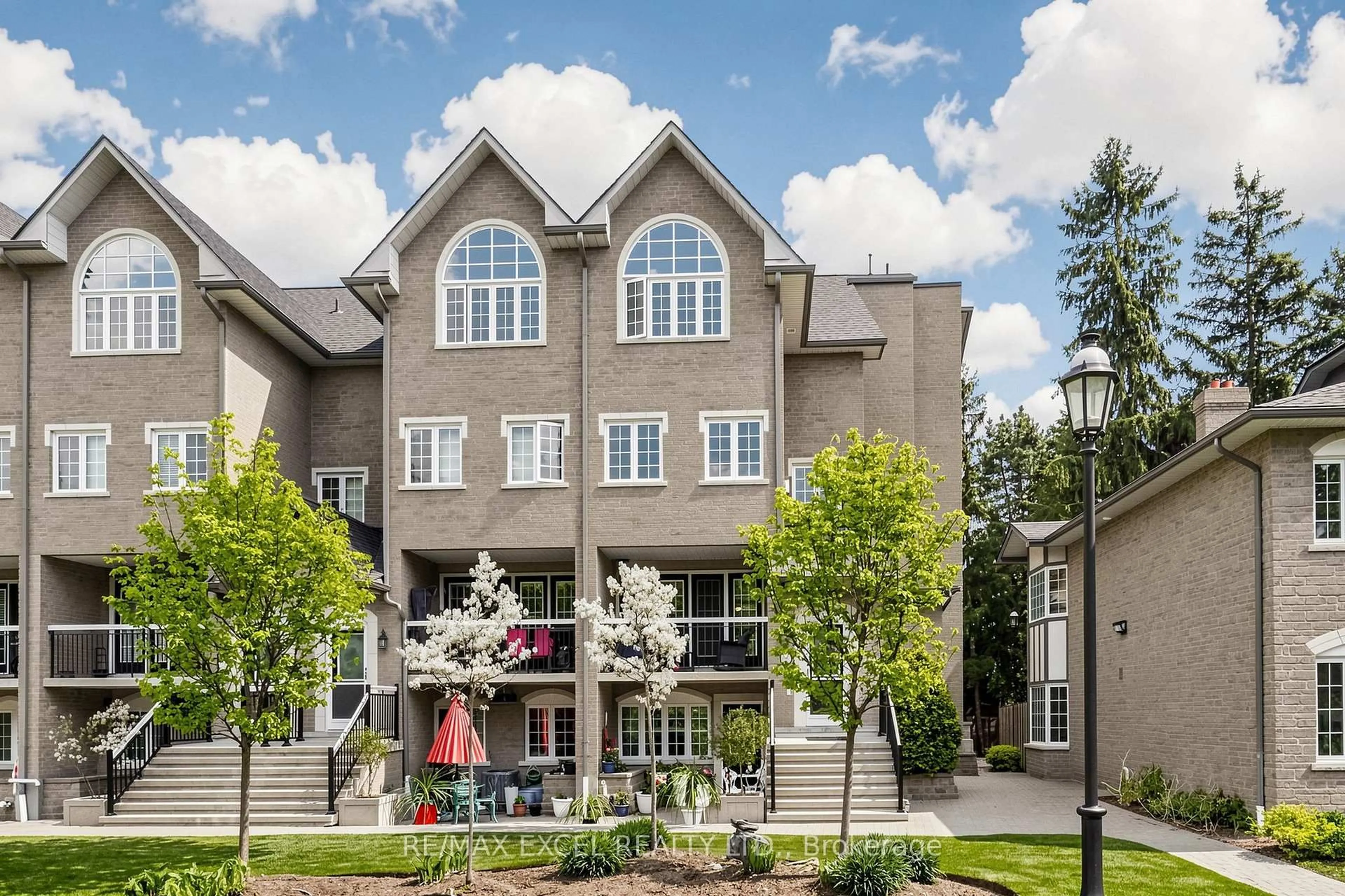 Patio, mountain view for 1995 Royal Rd #206, Pickering Ontario L1V 6V9