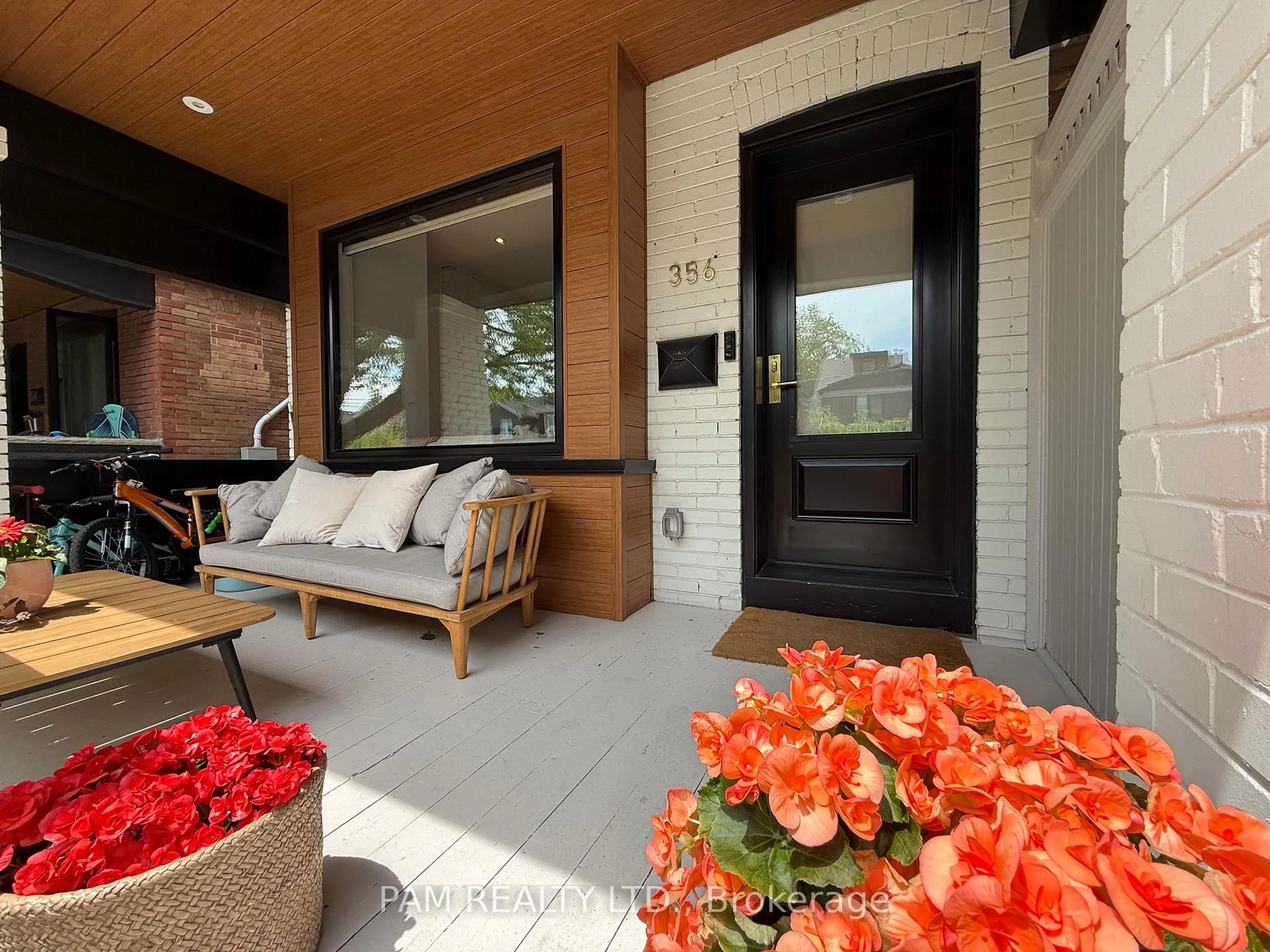 Indoor entryway for 356 Milverton Blvd, Toronto Ontario M4J 1V9