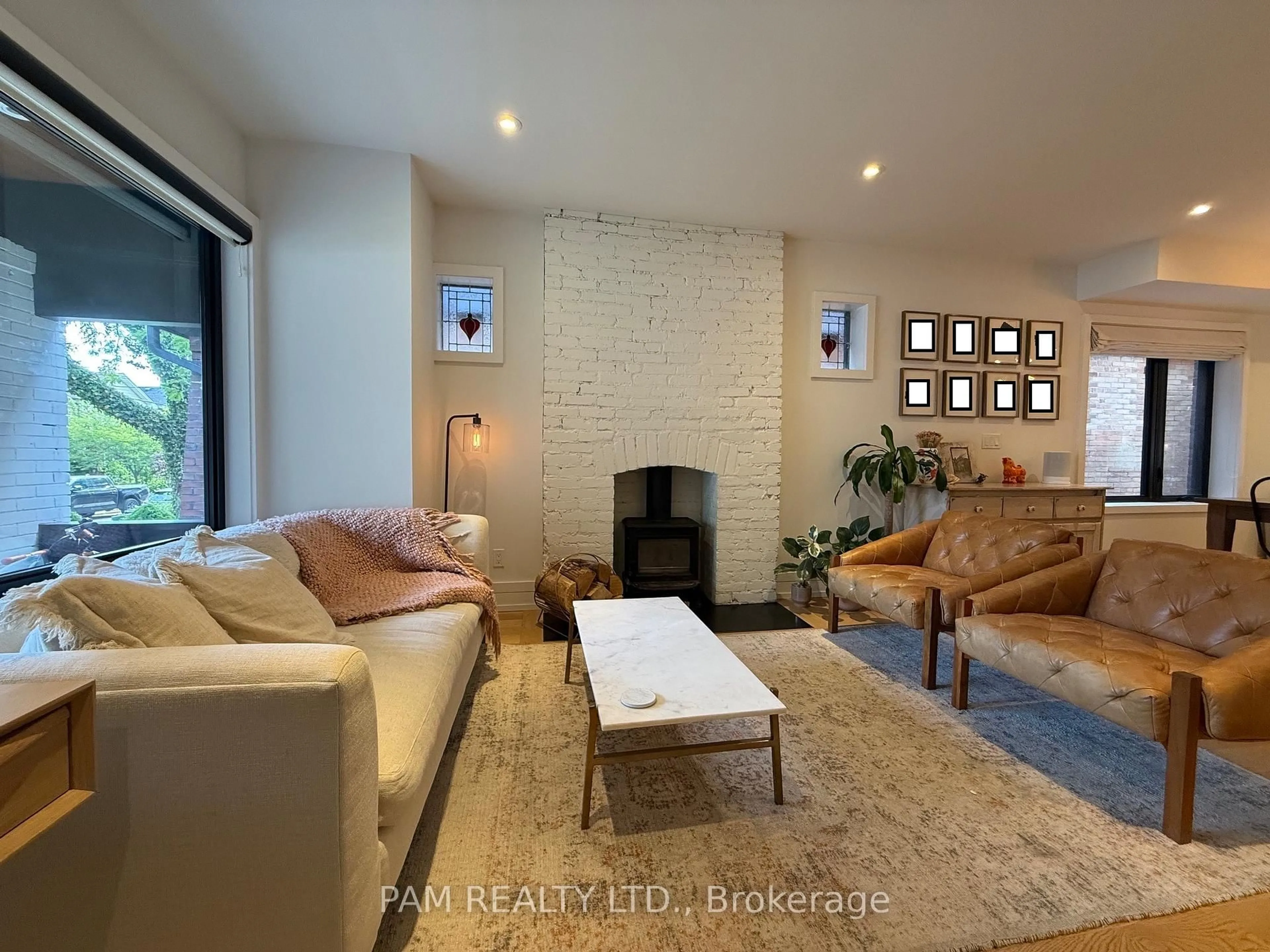 Living room with furniture, unknown for 356 Milverton Blvd, Toronto Ontario M4J 1V9