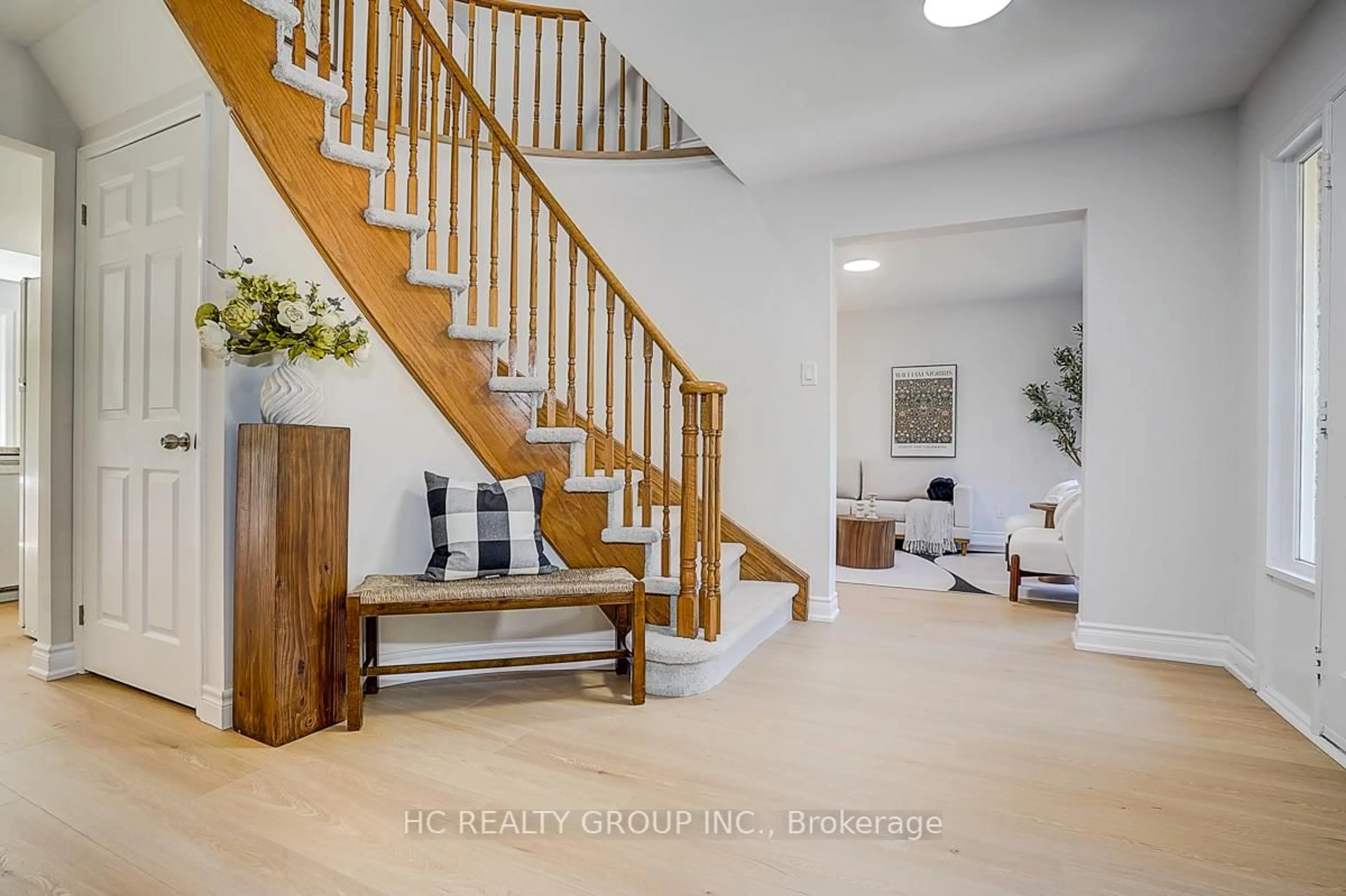 Indoor entryway for 55 Grantown Ave, Toronto Ontario M1C 3R8