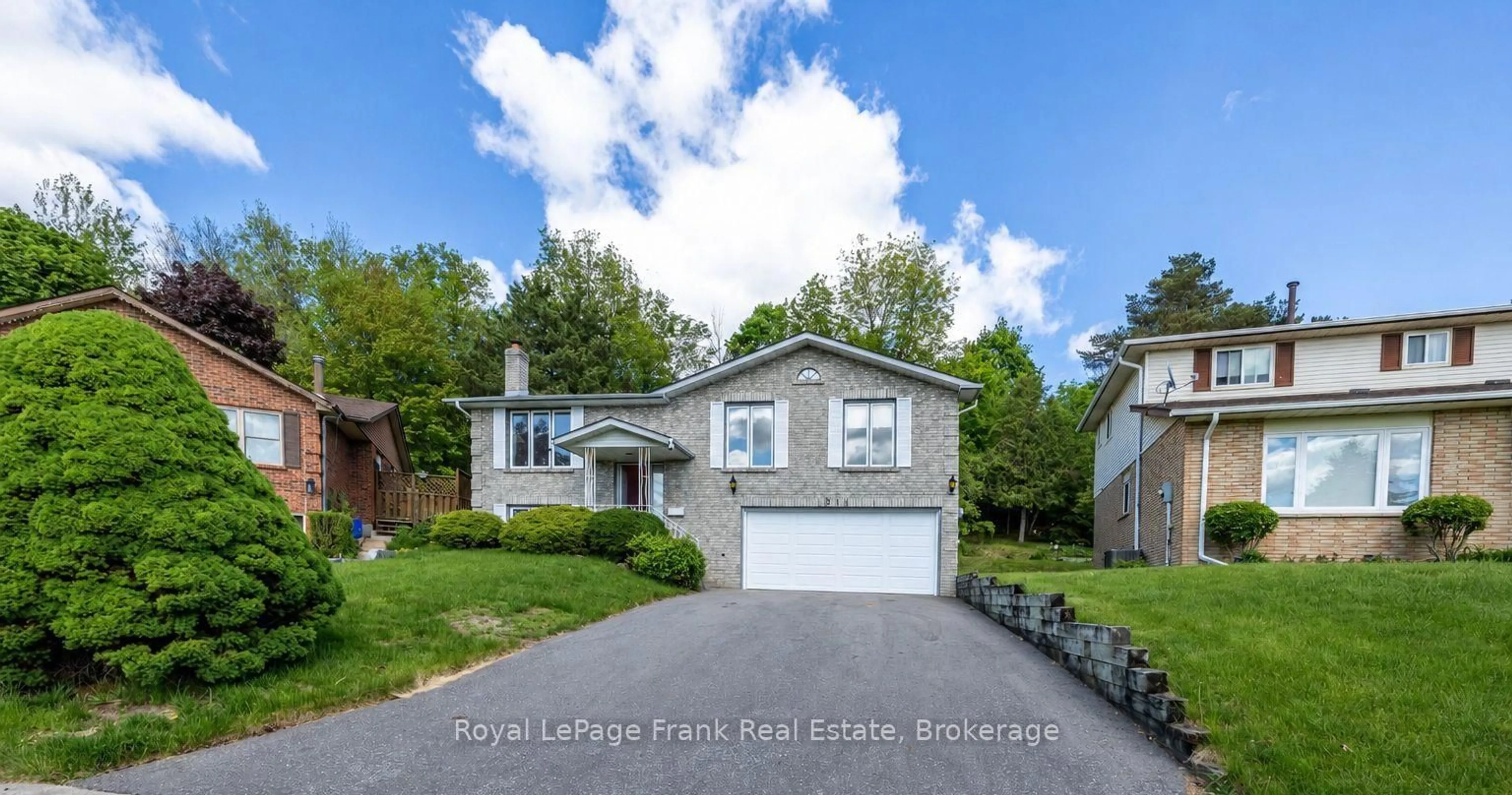 Home with vinyl exterior material, street for 311 Cumberland Crt, Oshawa Ontario L1H 8E7
