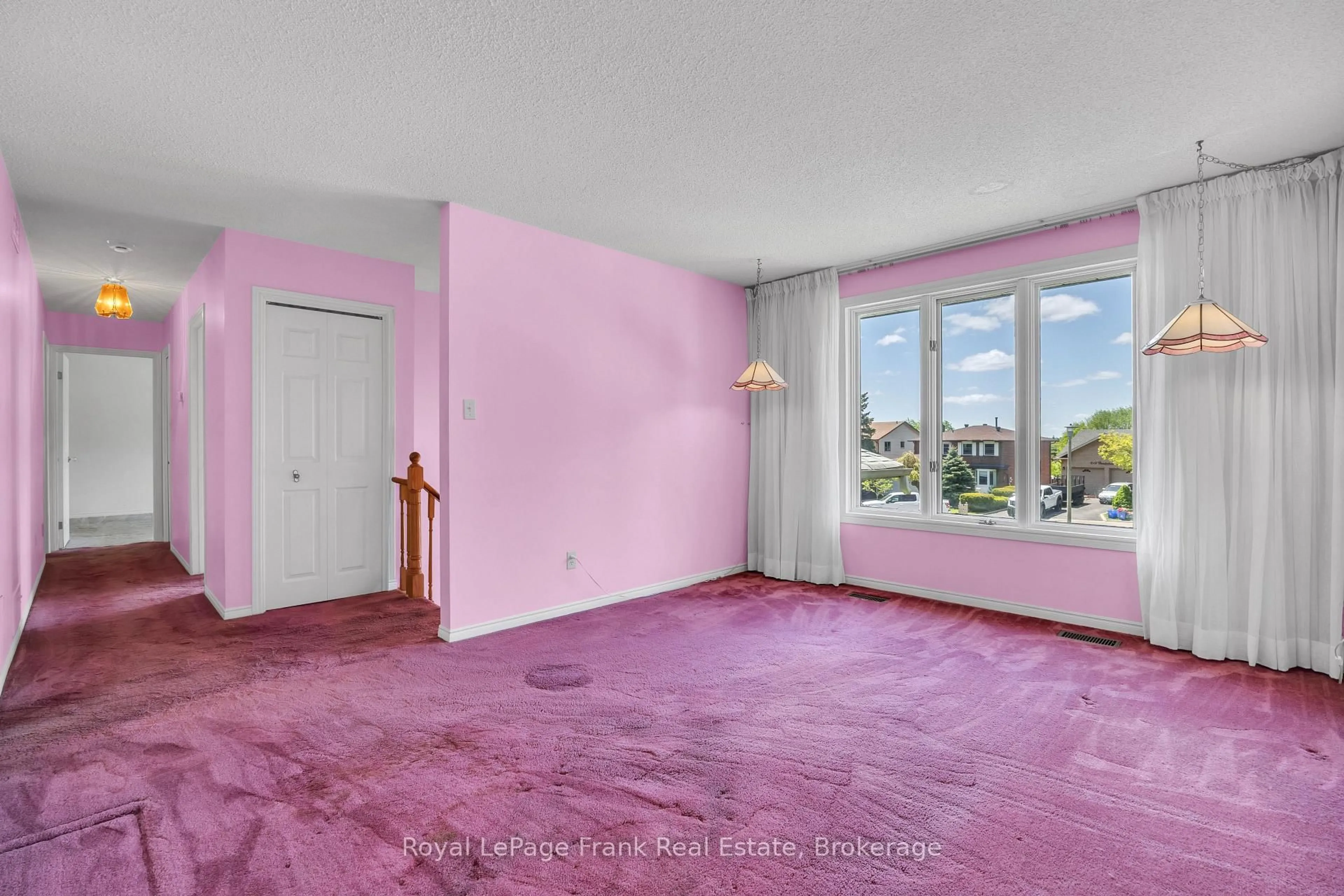 A pic of a room for 311 Cumberland Crt, Oshawa Ontario L1H 8E7