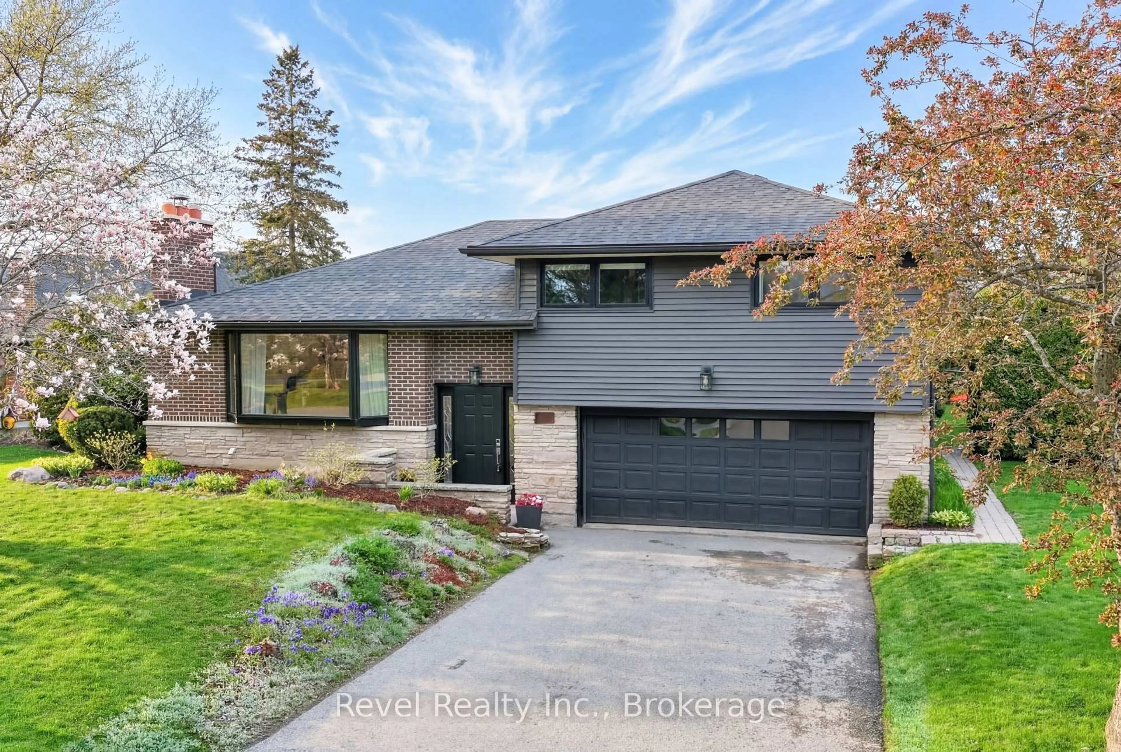 Home with brick exterior material, street for 336 Meadow St, Oshawa Ontario L1L 1A3