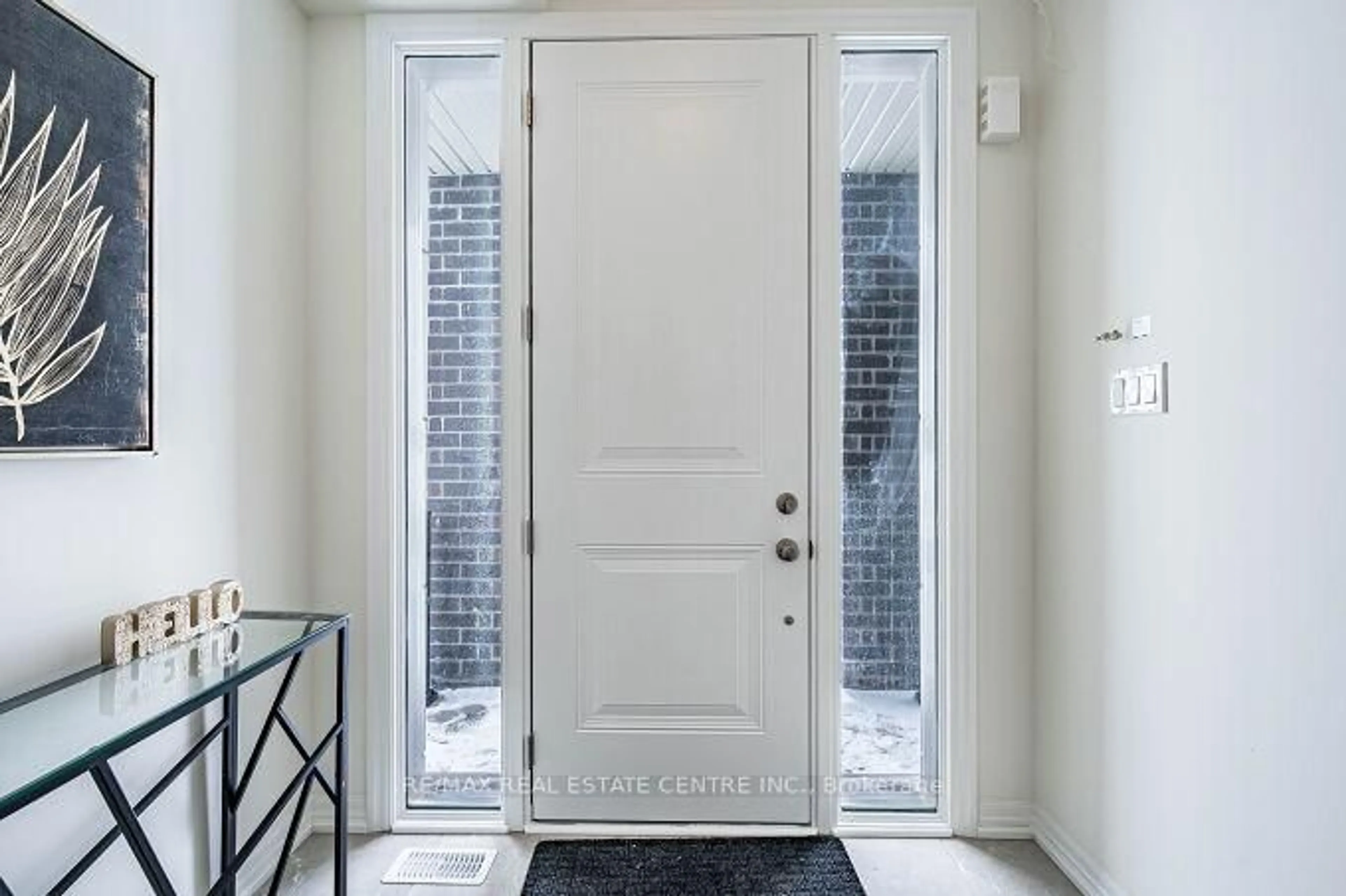 Indoor entryway for 553 TED MARKS Dr, Oshawa Ontario L1L 0X3