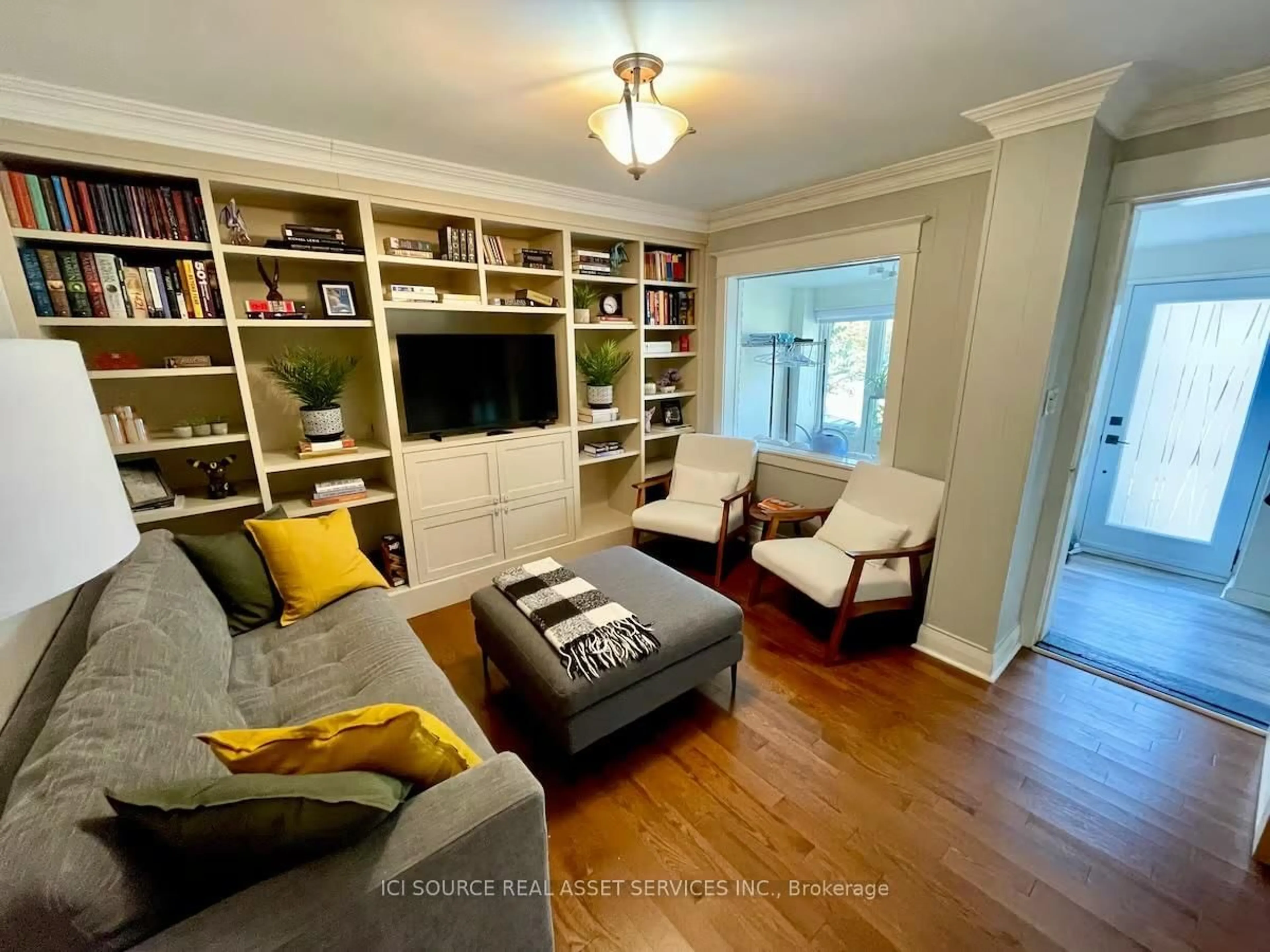 Living room with furniture, wood/laminate floor for 91 Alton Ave, Toronto Ontario M4L 2M3