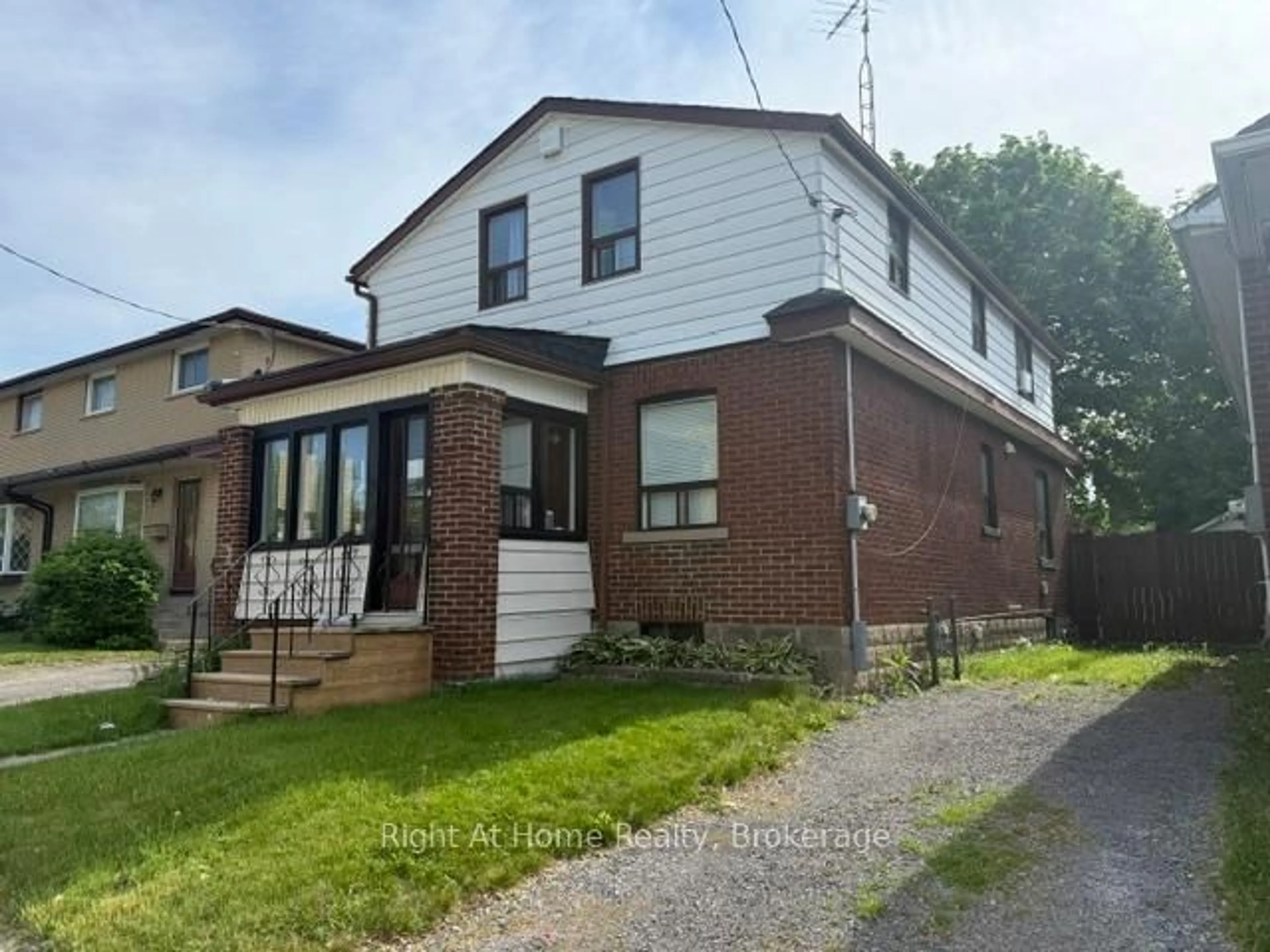 Home with brick exterior material, street for 238 Albert St, Oshawa Ontario L1H 4R5