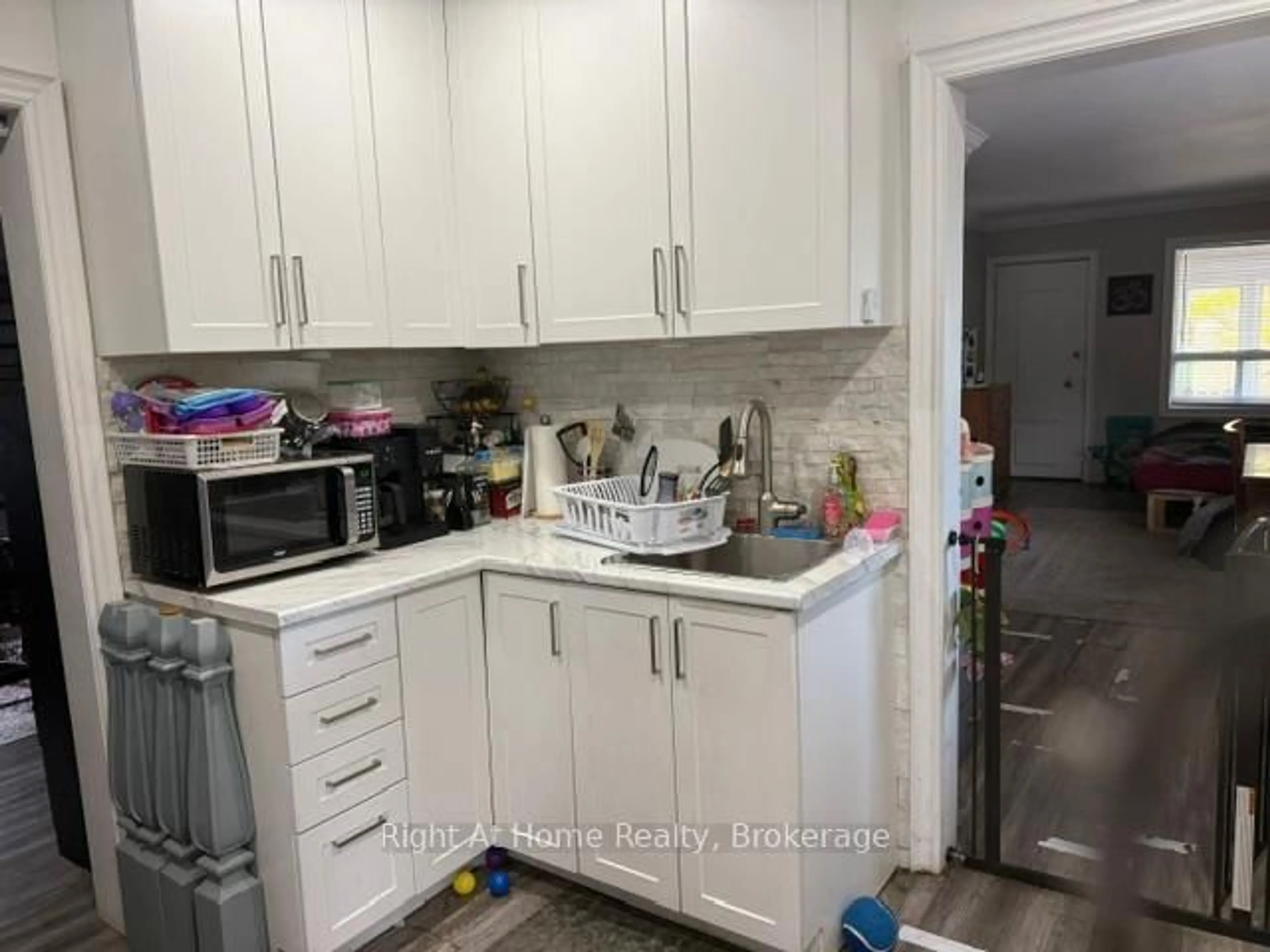 Standard kitchen, unknown for 238 Albert St, Oshawa Ontario L1H 4R5