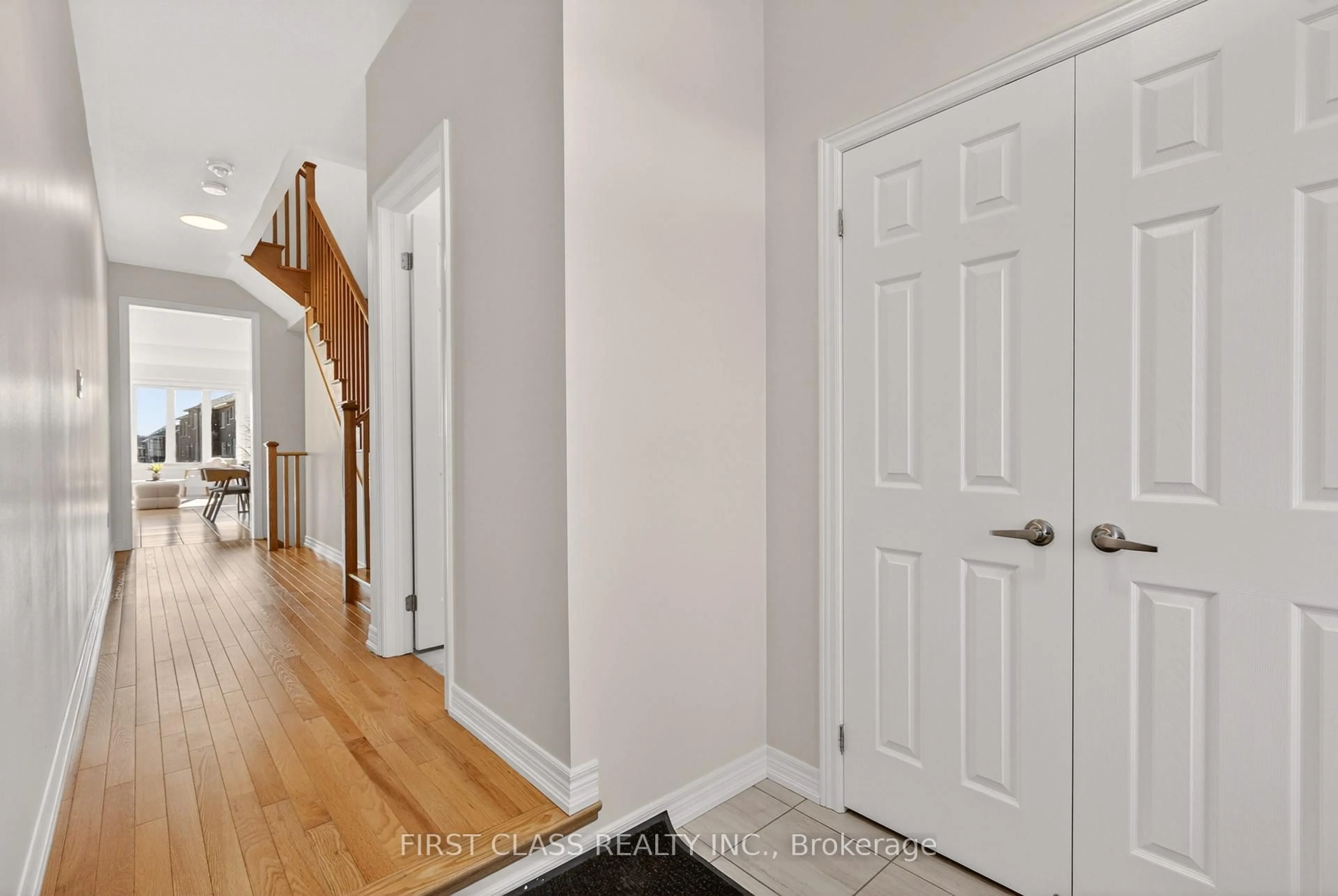 Indoor entryway for 2920 Hawkridge Lane, Pickering Ontario L1X 0P5